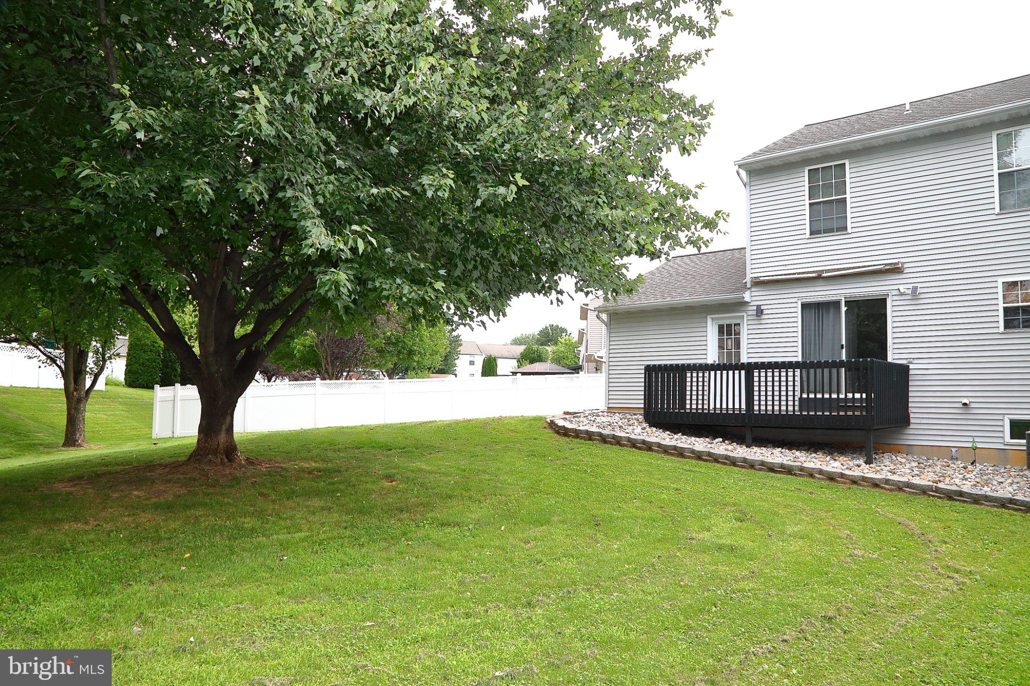 MAYTOWN VILLAGE SQUARE - Residential