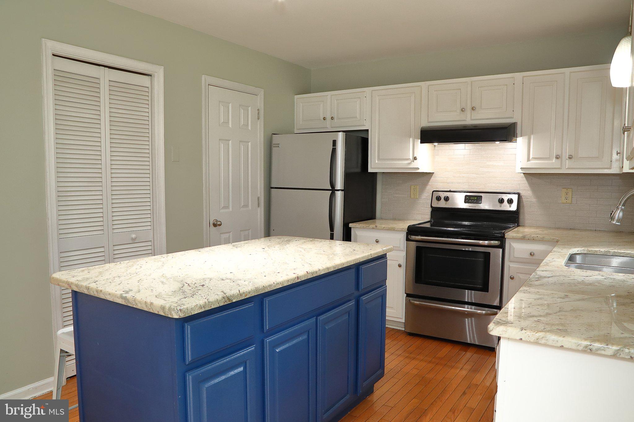 MAYTOWN VILLAGE SQUARE - Residential