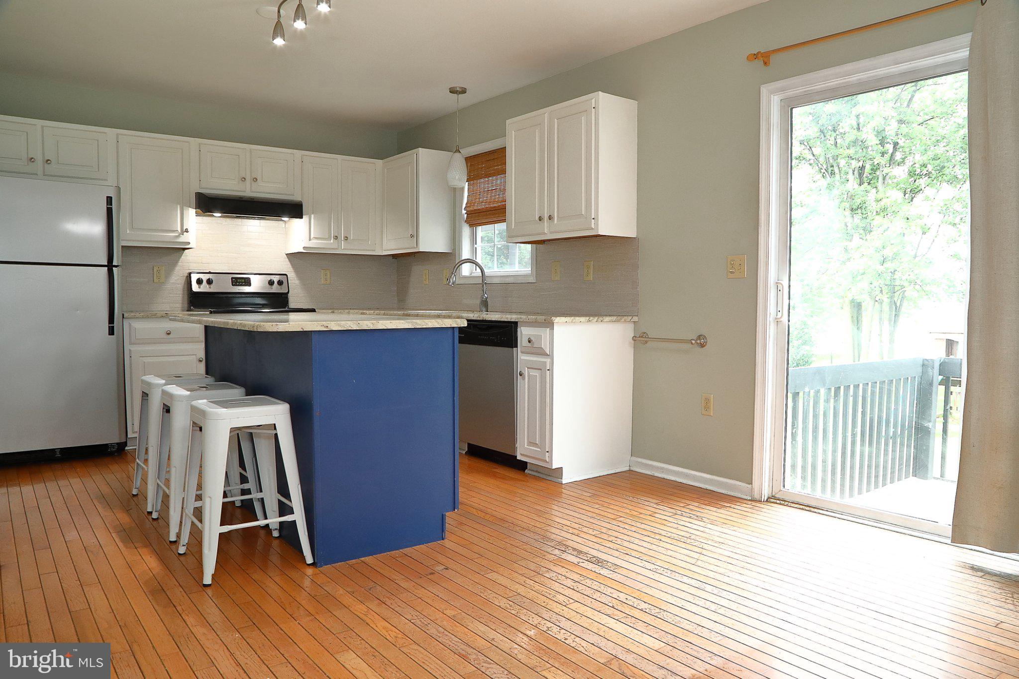 MAYTOWN VILLAGE SQUARE - Residential