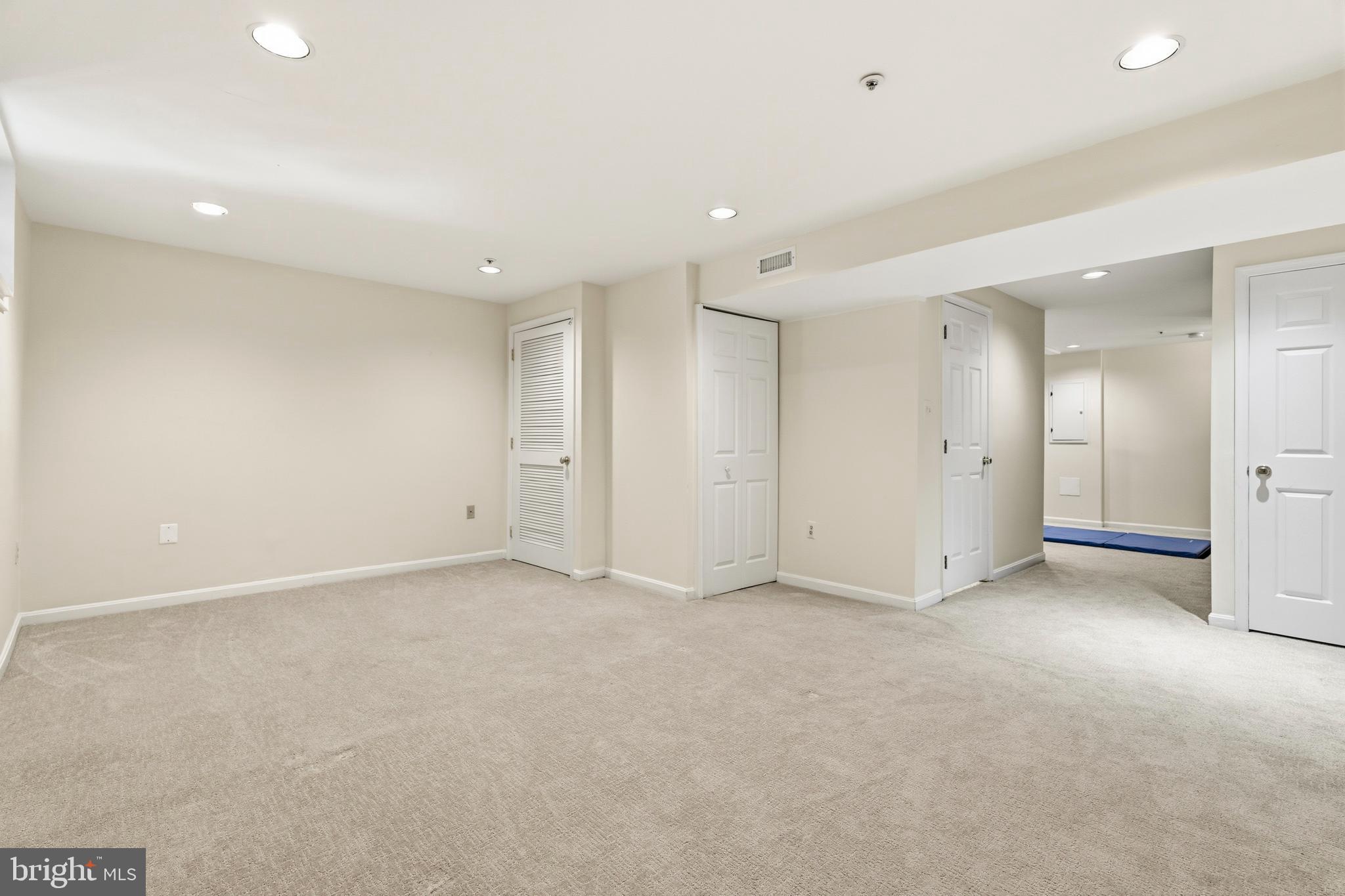 KENTLANDS - Residential