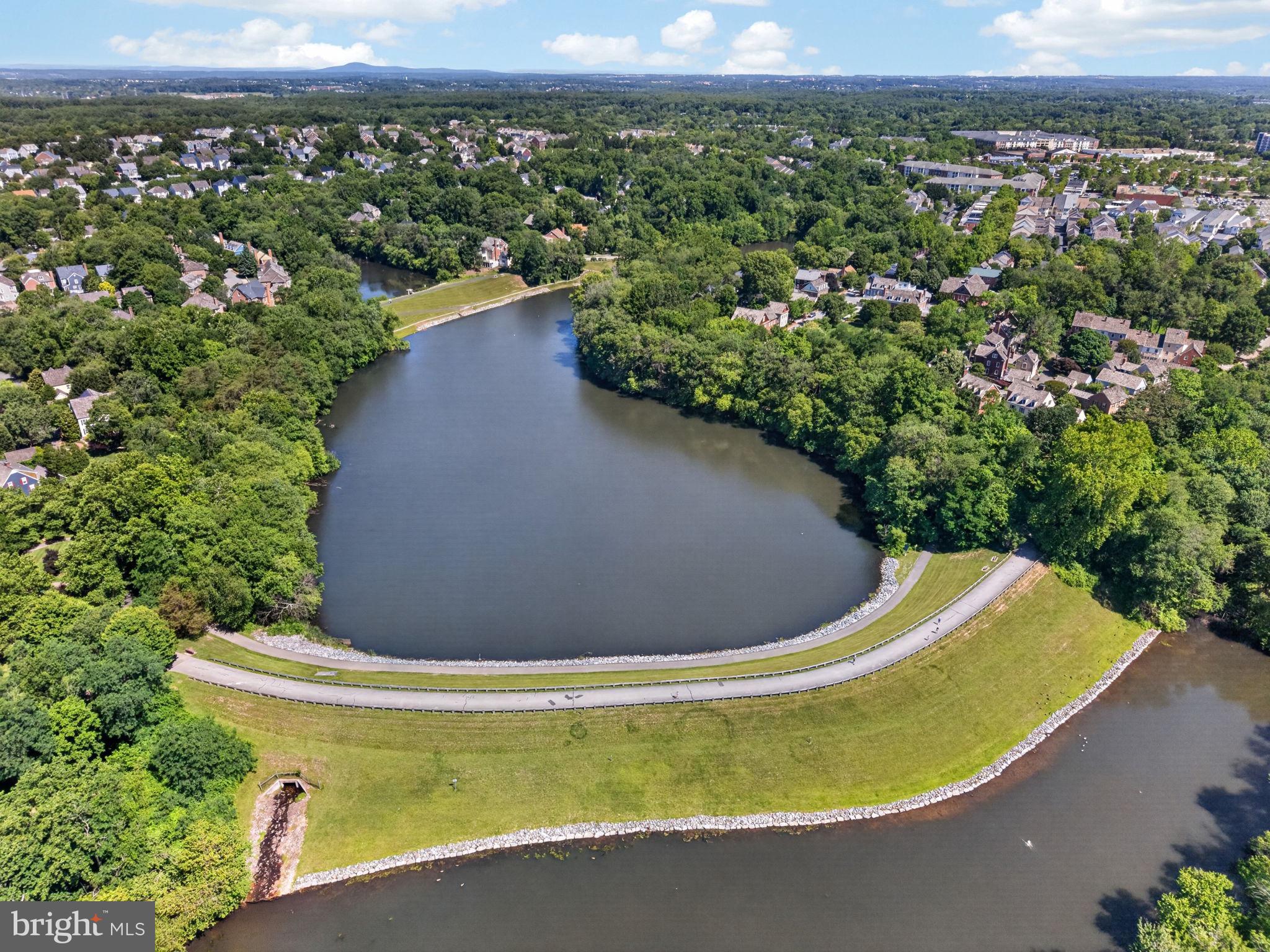 KENTLANDS - Residential