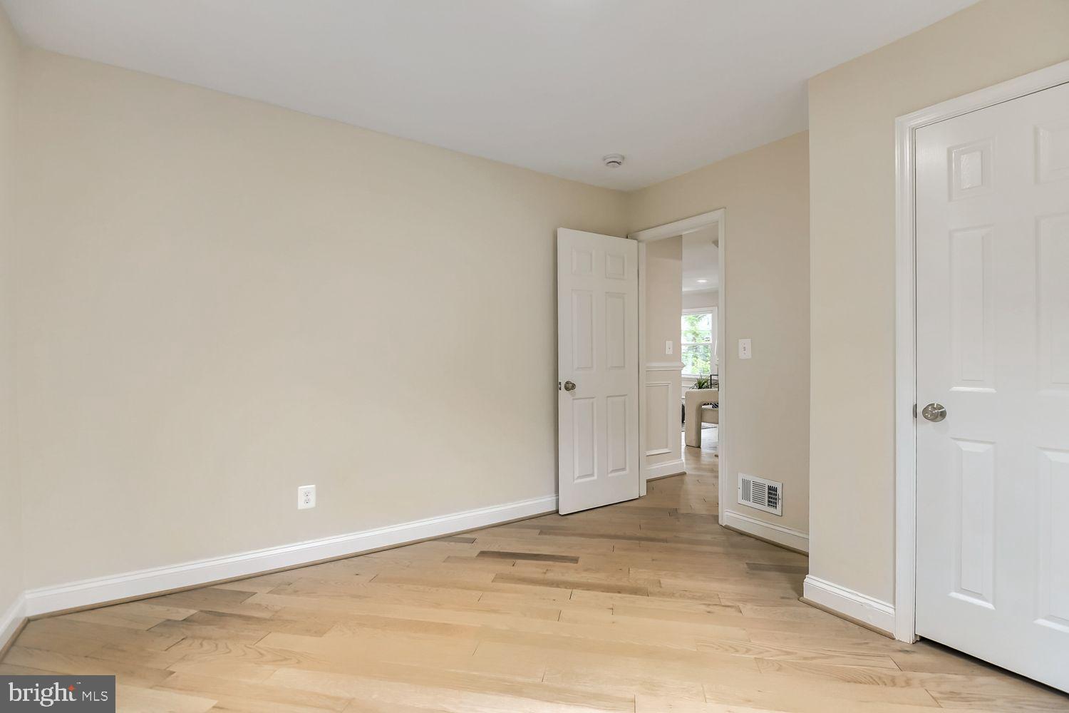 WINDSOR MILL - Residential