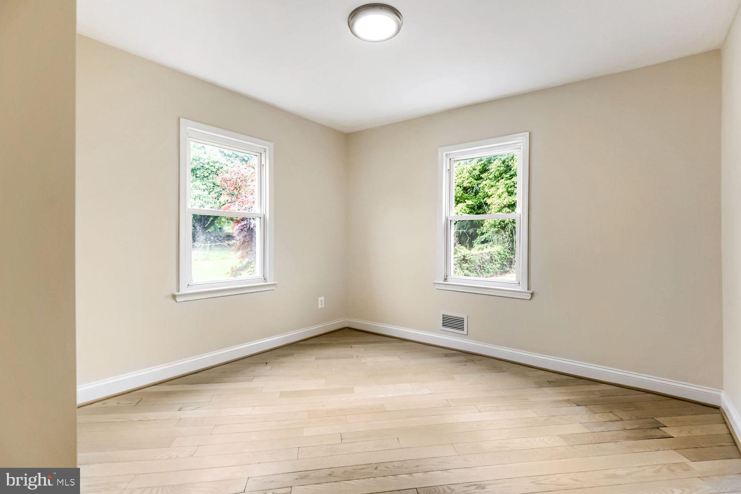 WINDSOR MILL - Residential