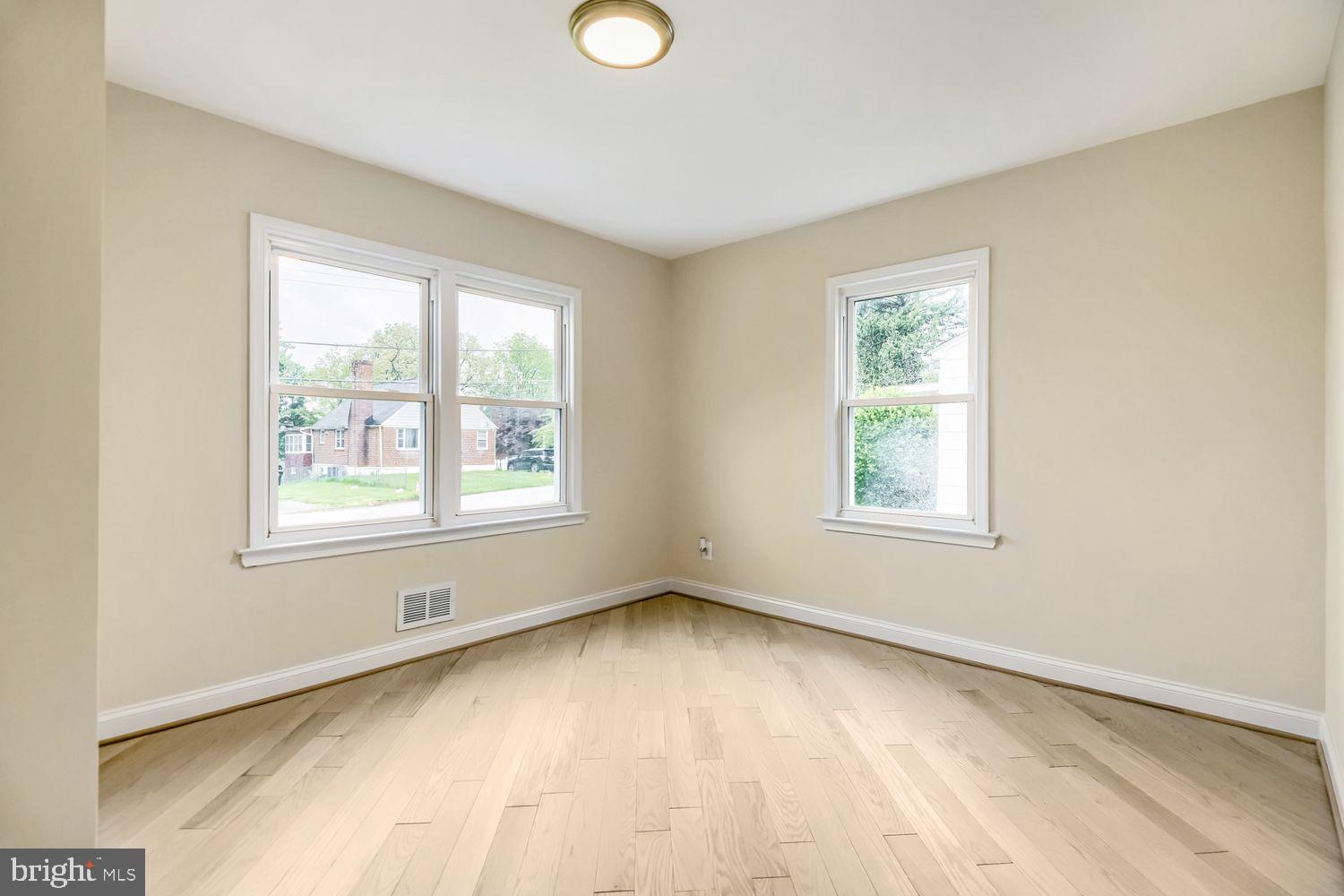 WINDSOR MILL - Residential