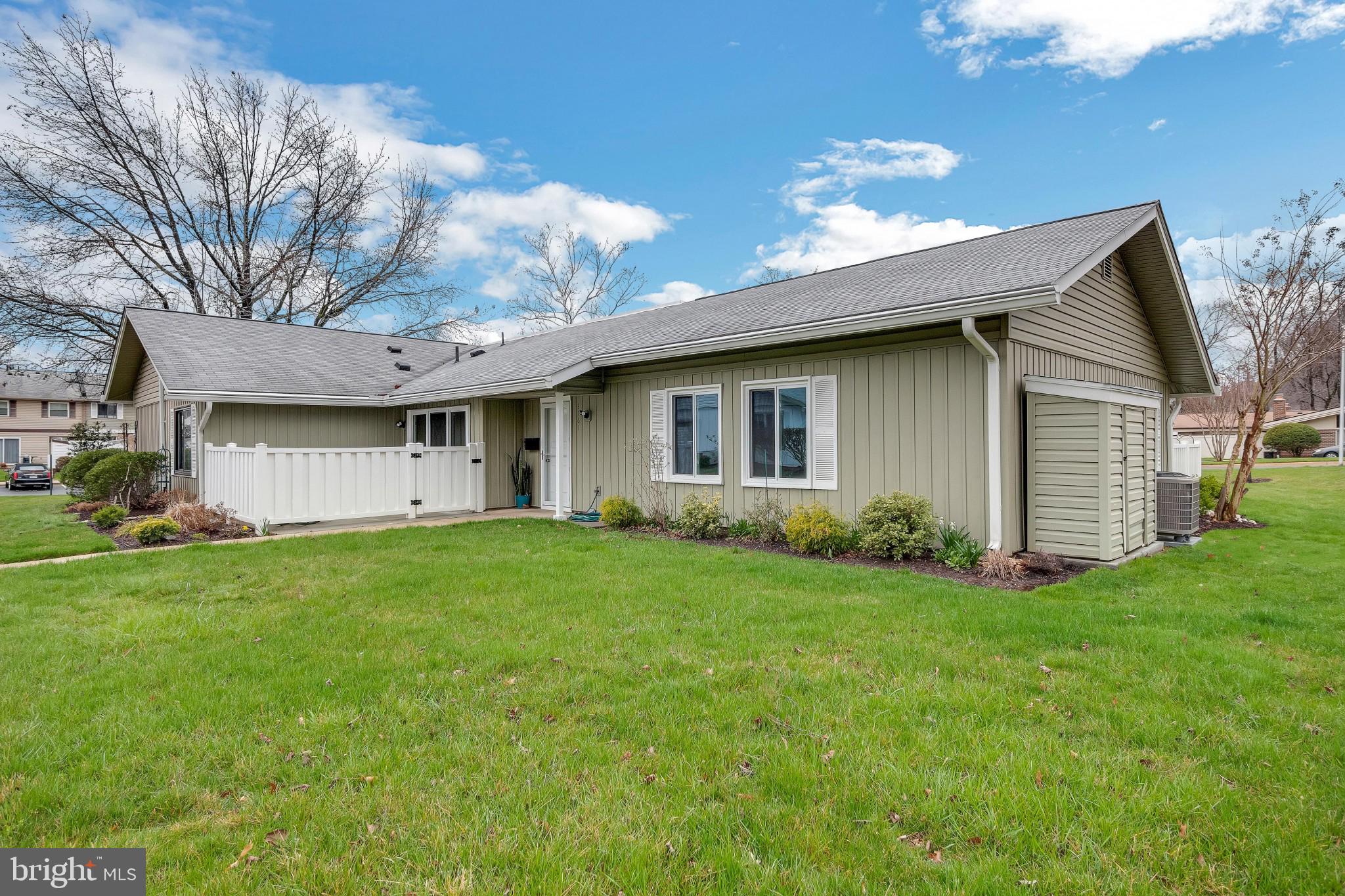 ROSSMOOR MUTUAL #11 - Residential
