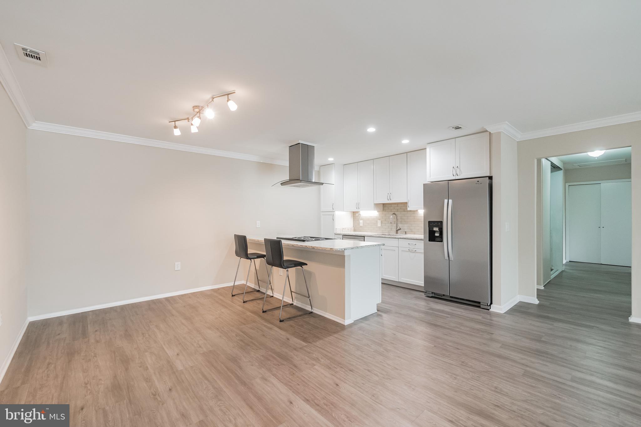ROSSMOOR MUTUAL #11 - Residential