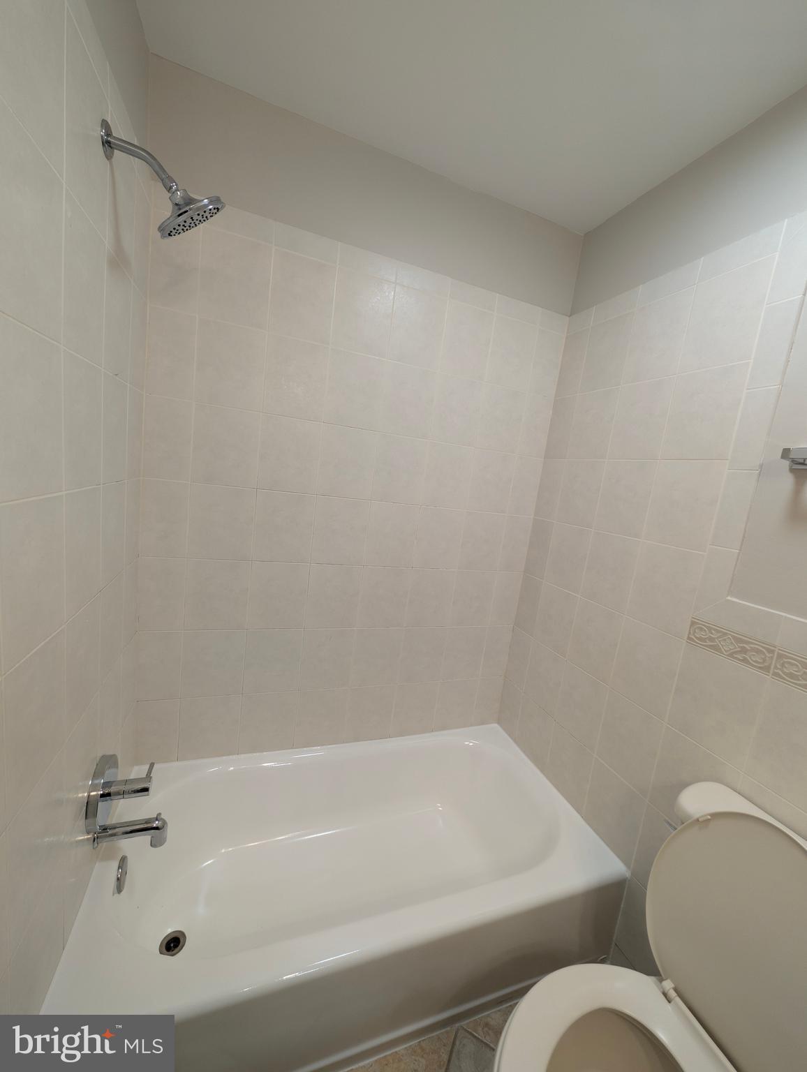HUNTINGTON WALK - Residential Lease