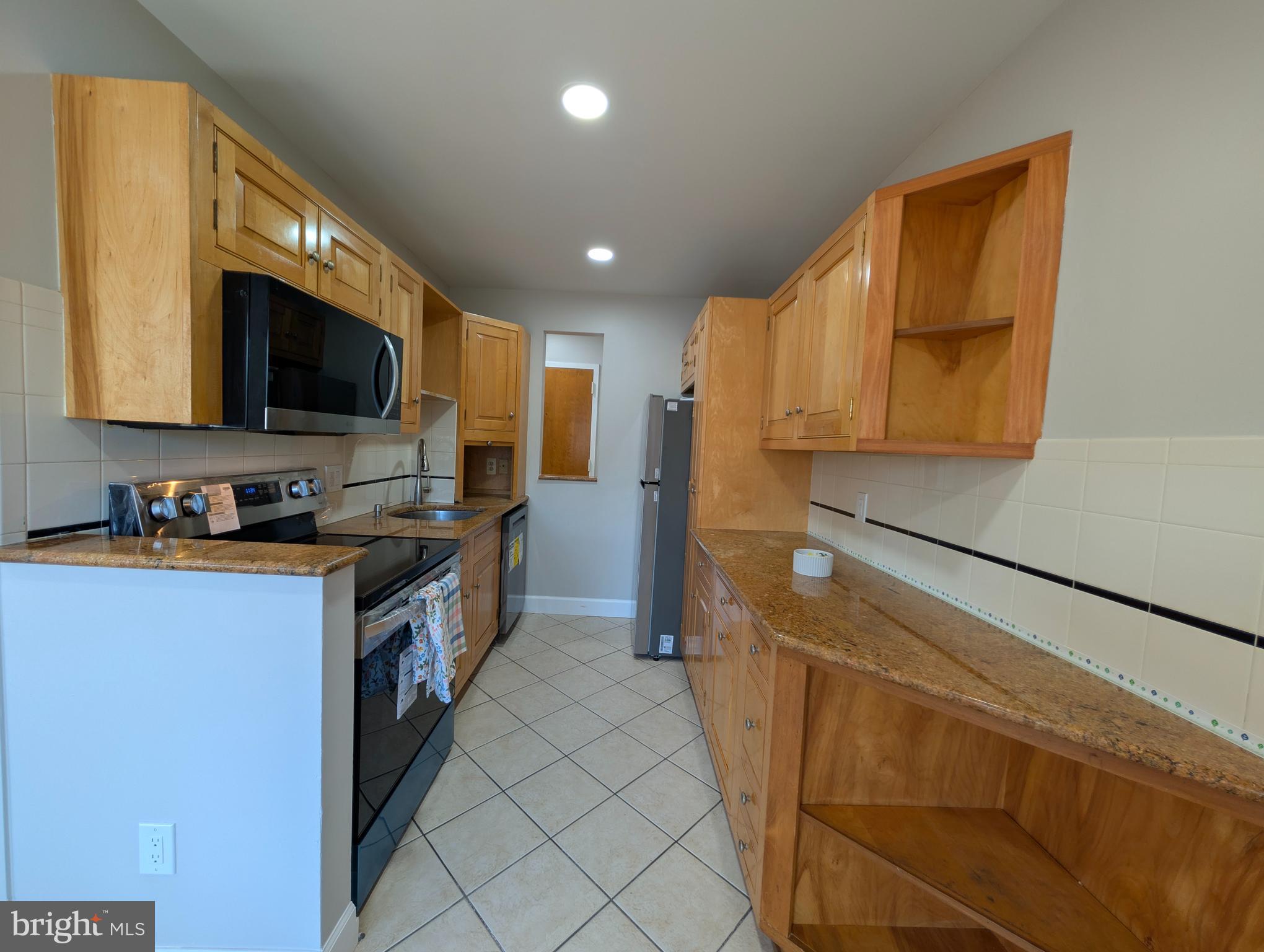 HUNTINGTON WALK - Residential Lease
