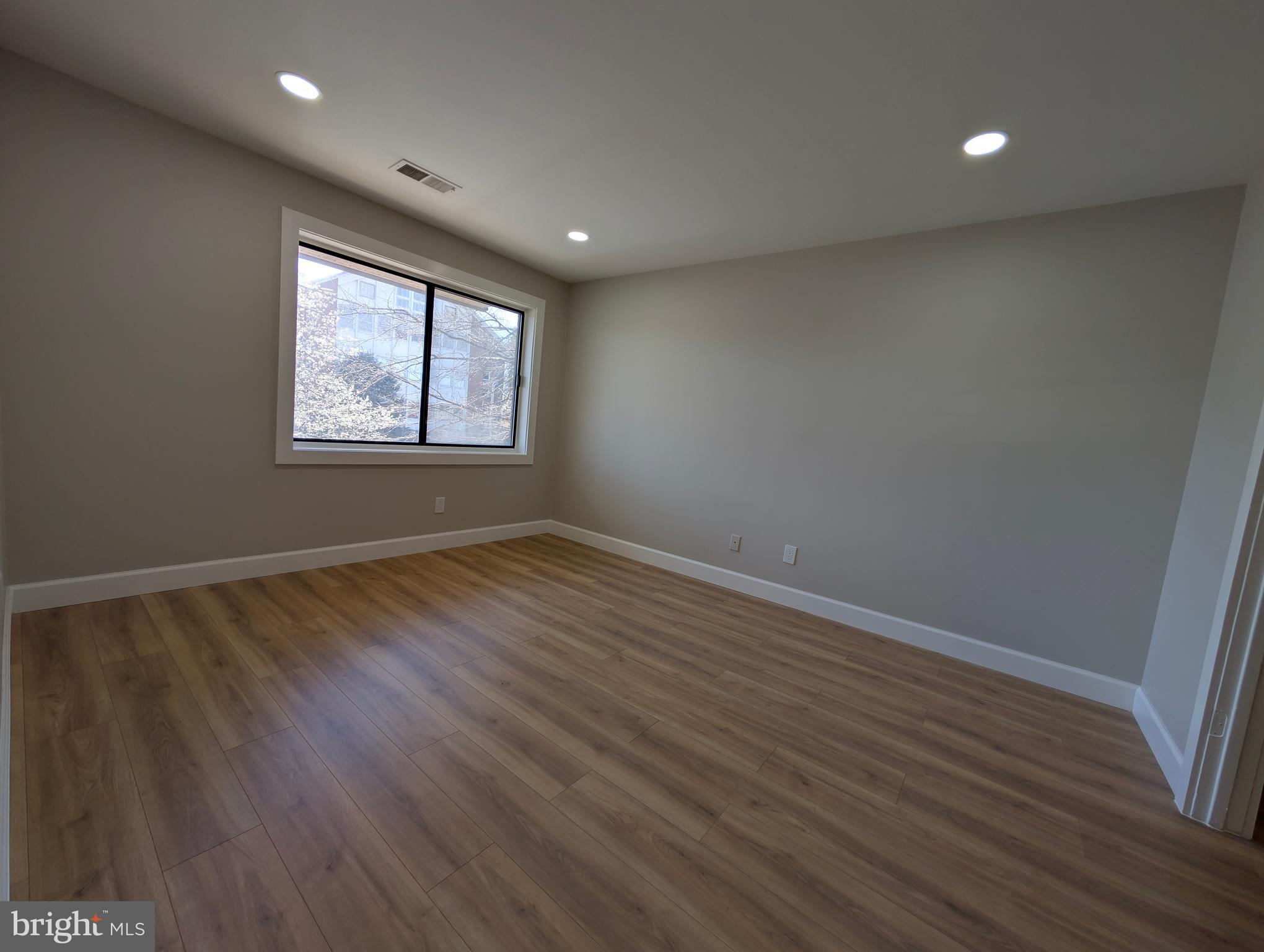 HUNTINGTON WALK - Residential Lease