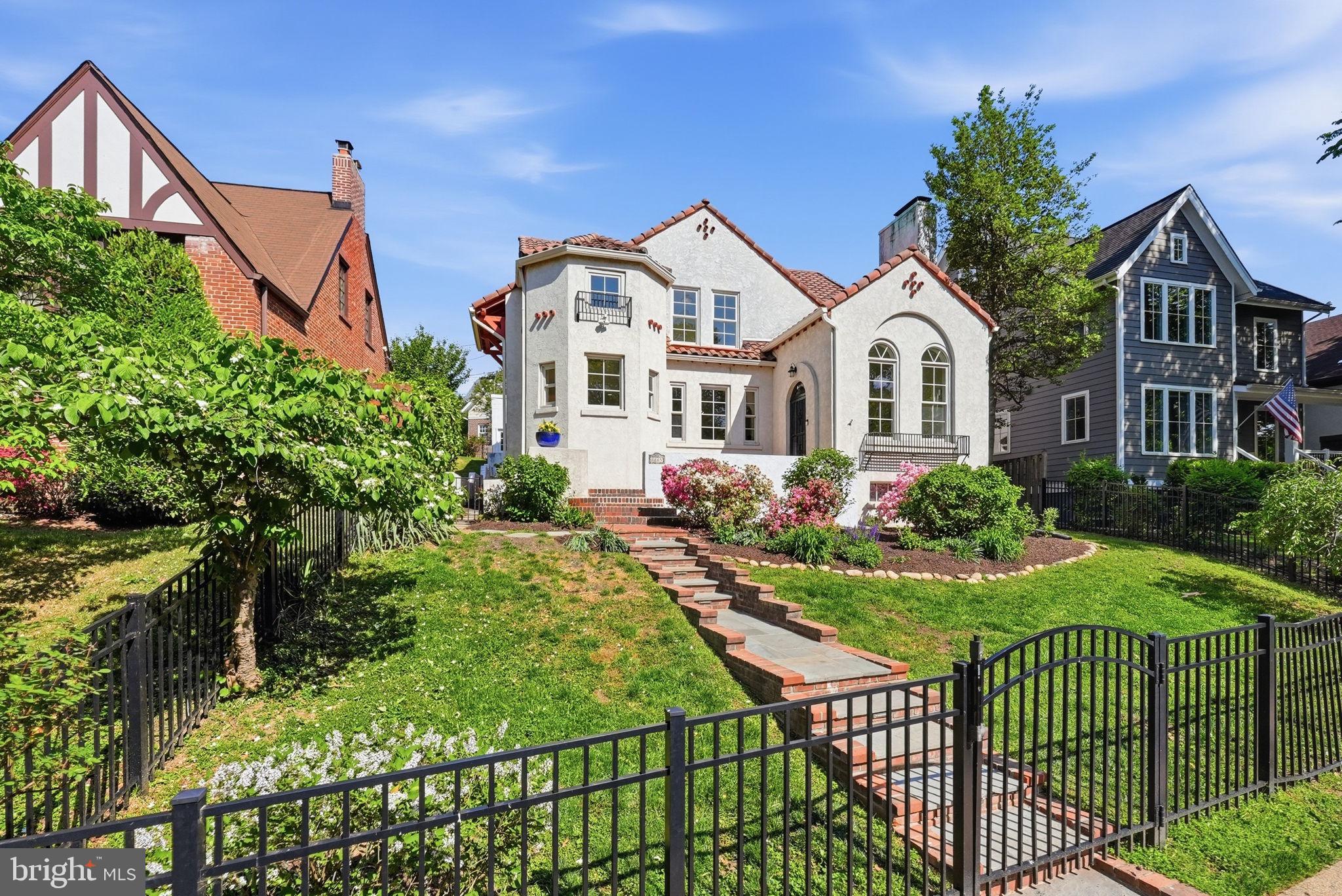 LYON VILLAGE - Residential