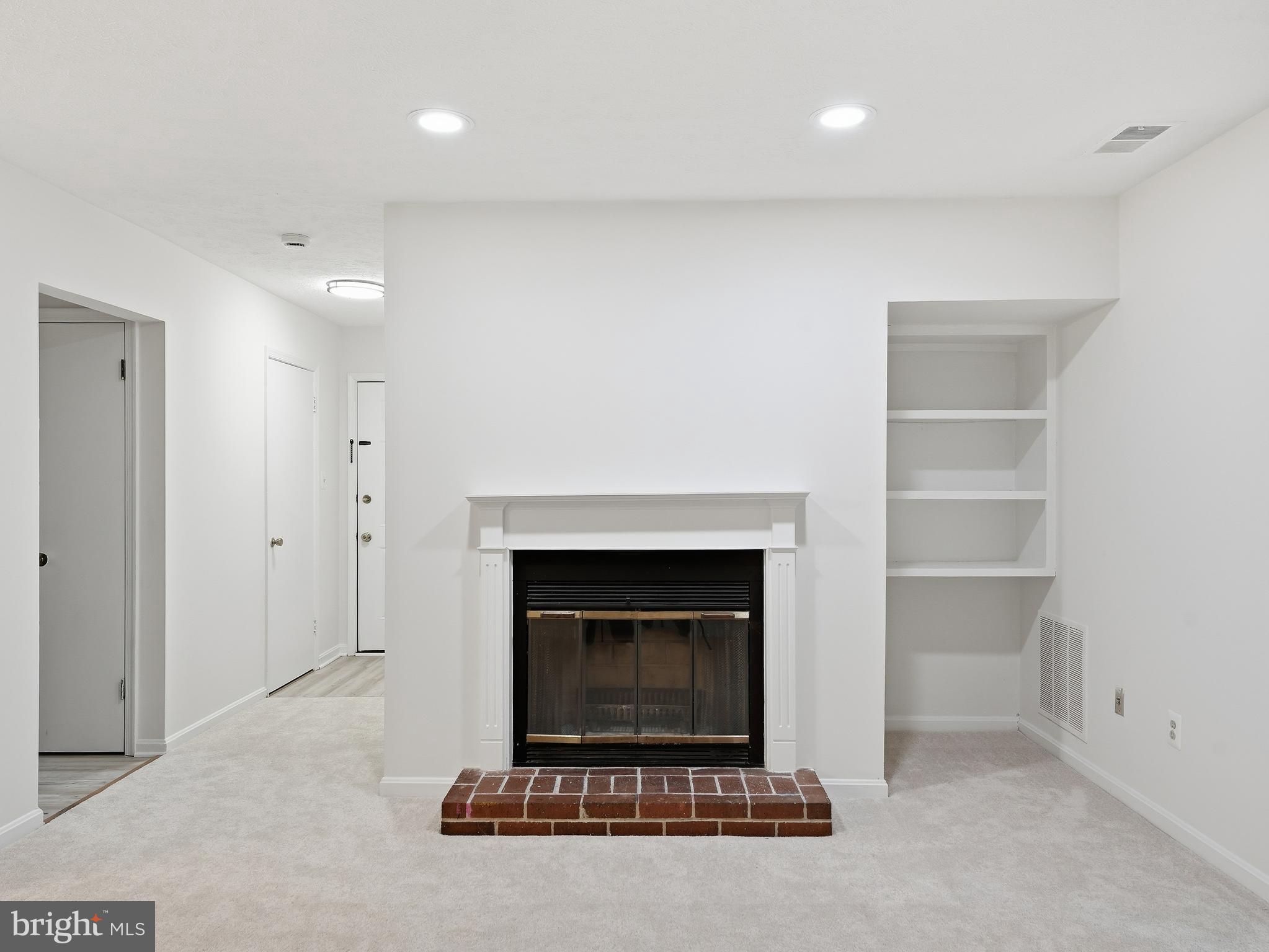 THE OAKTON - Residential