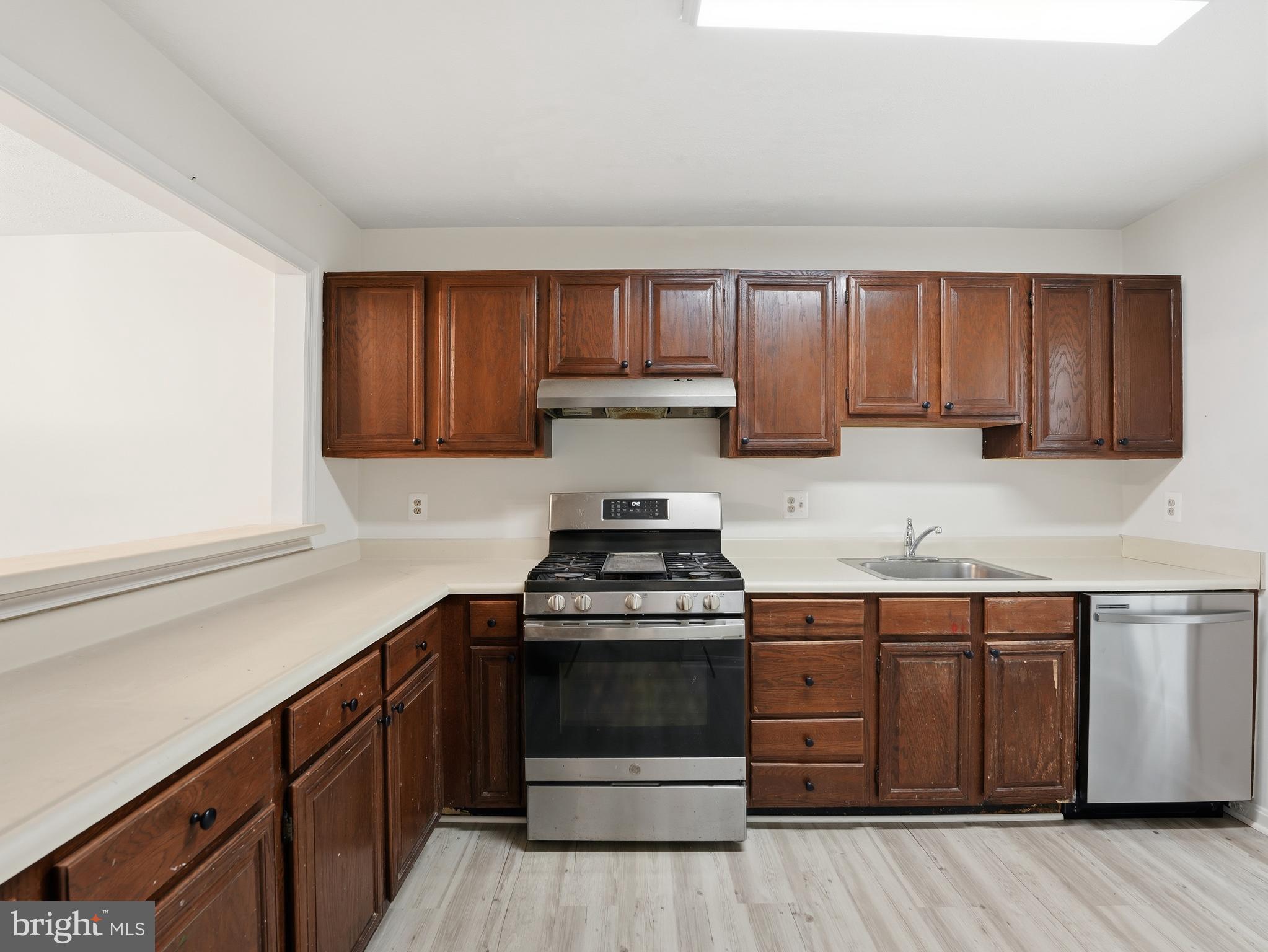 THE OAKTON - Residential