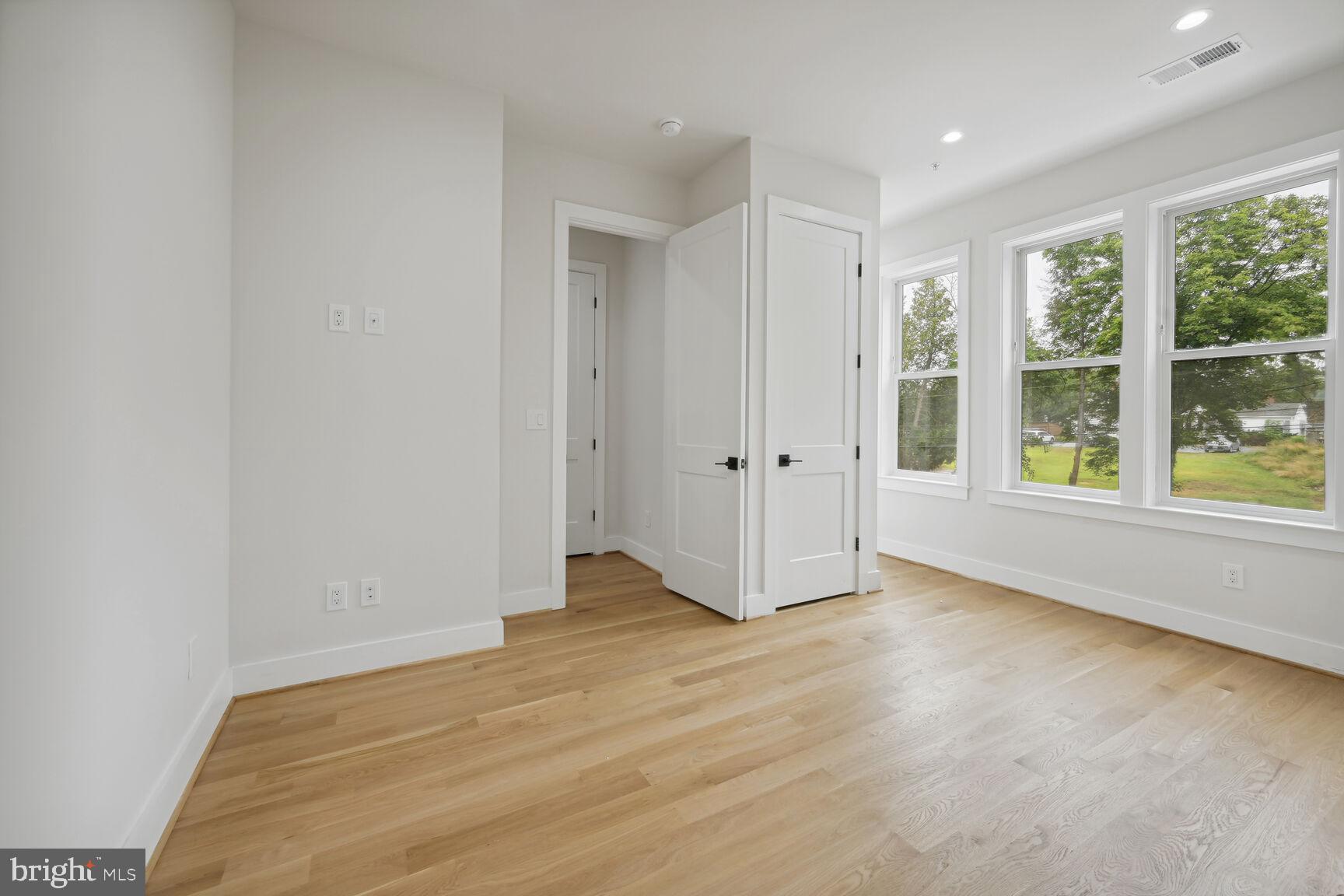 KENSINGTON - Residential