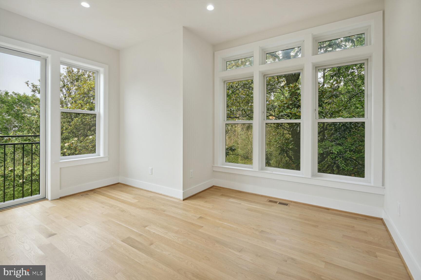 KENSINGTON - Residential