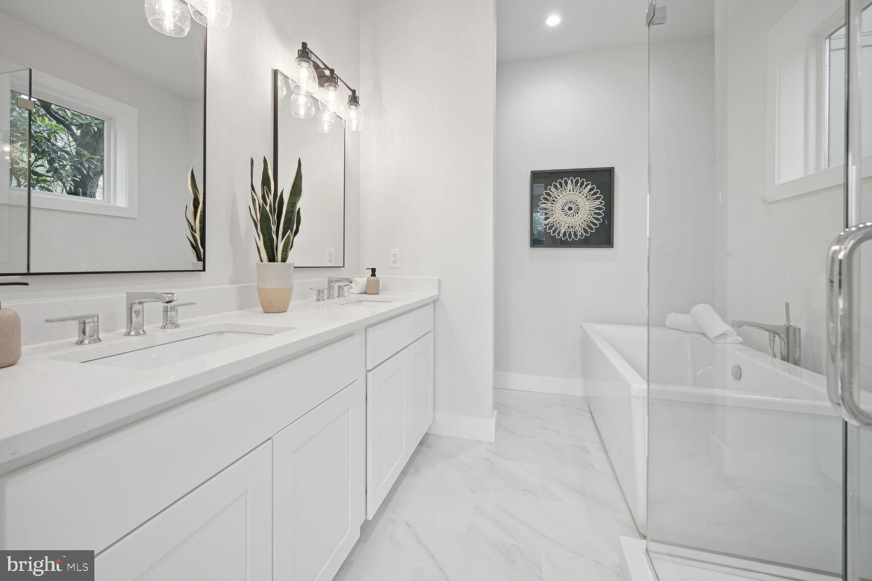 KENSINGTON - Residential