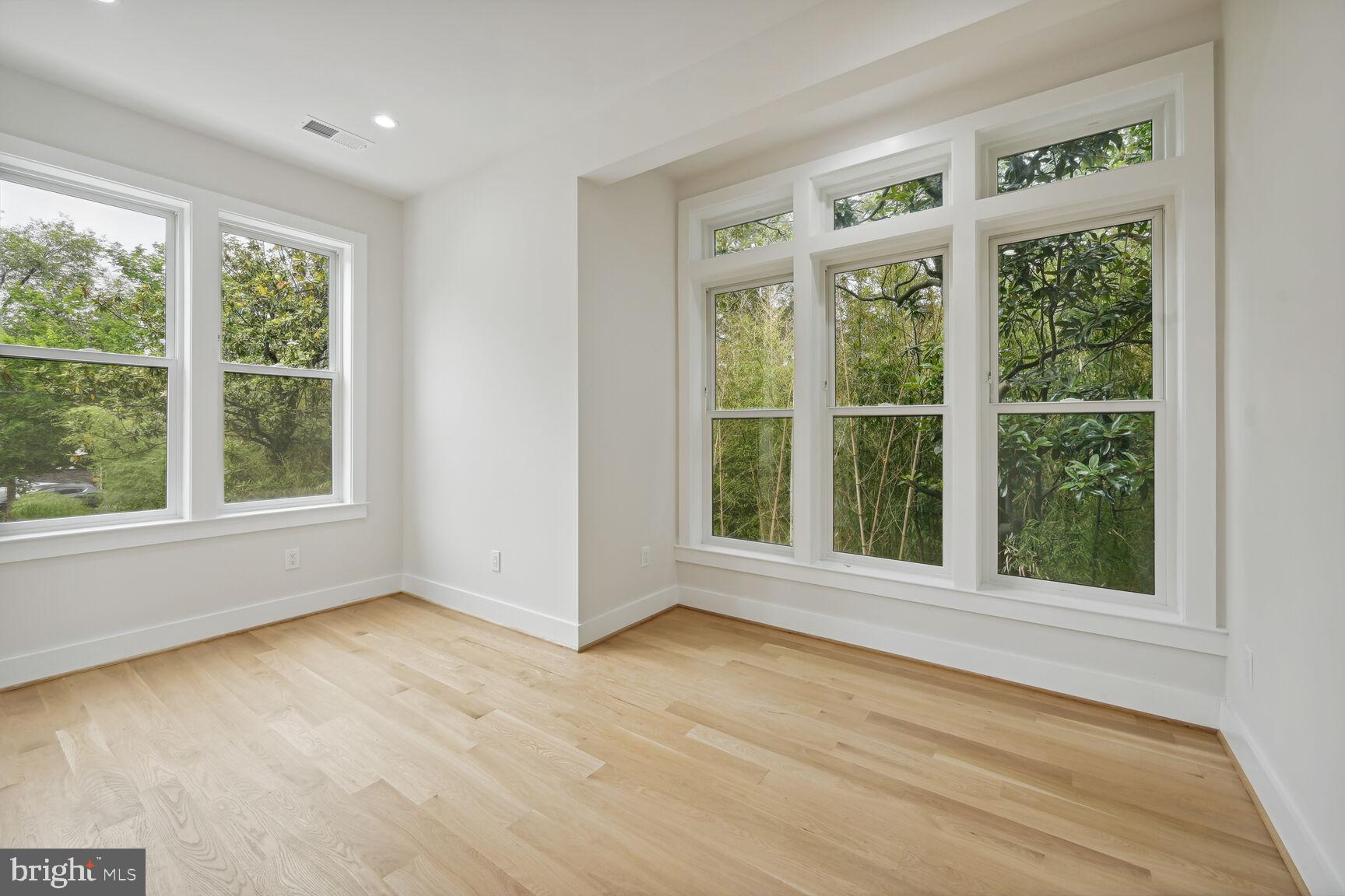 KENSINGTON - Residential