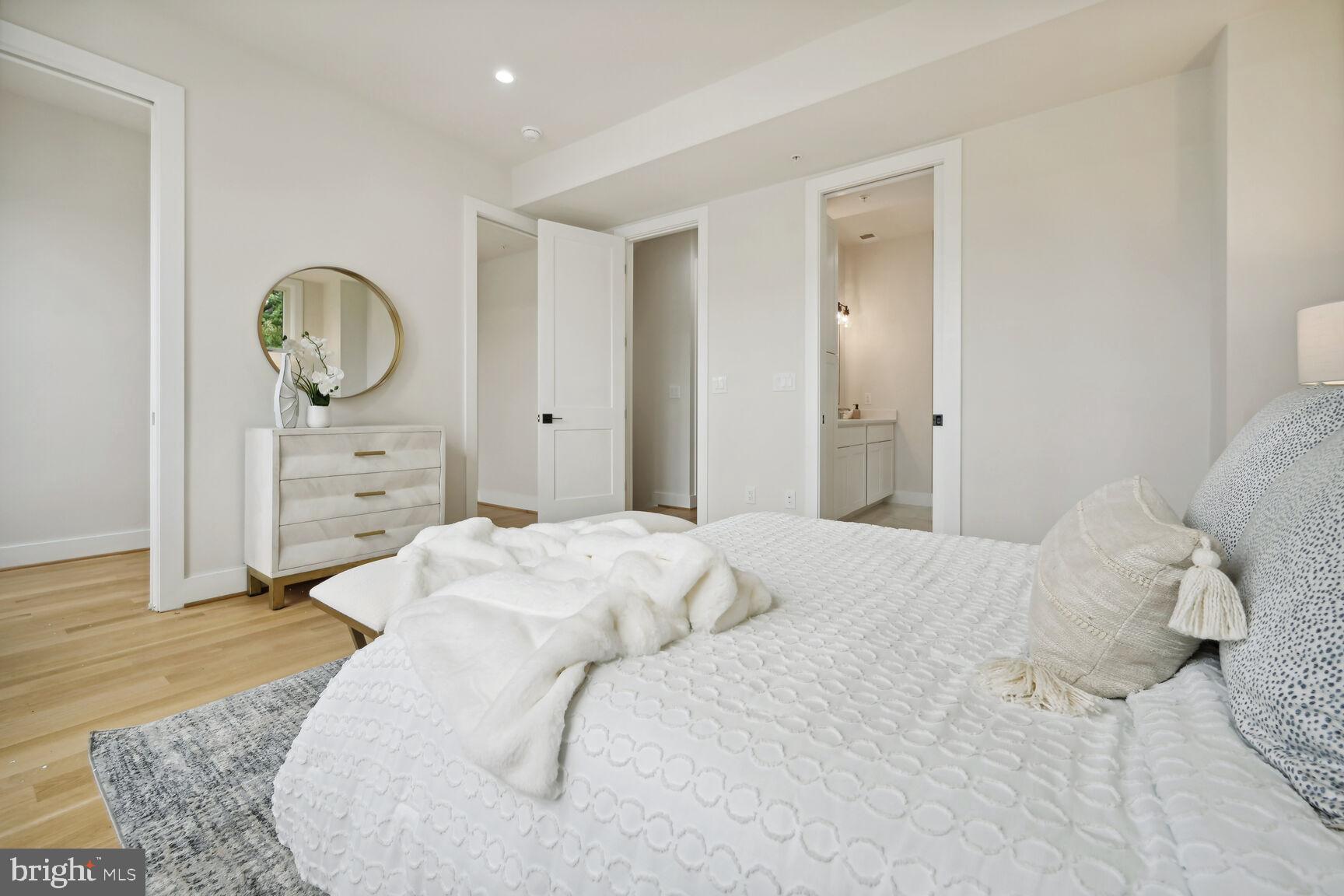 KENSINGTON - Residential