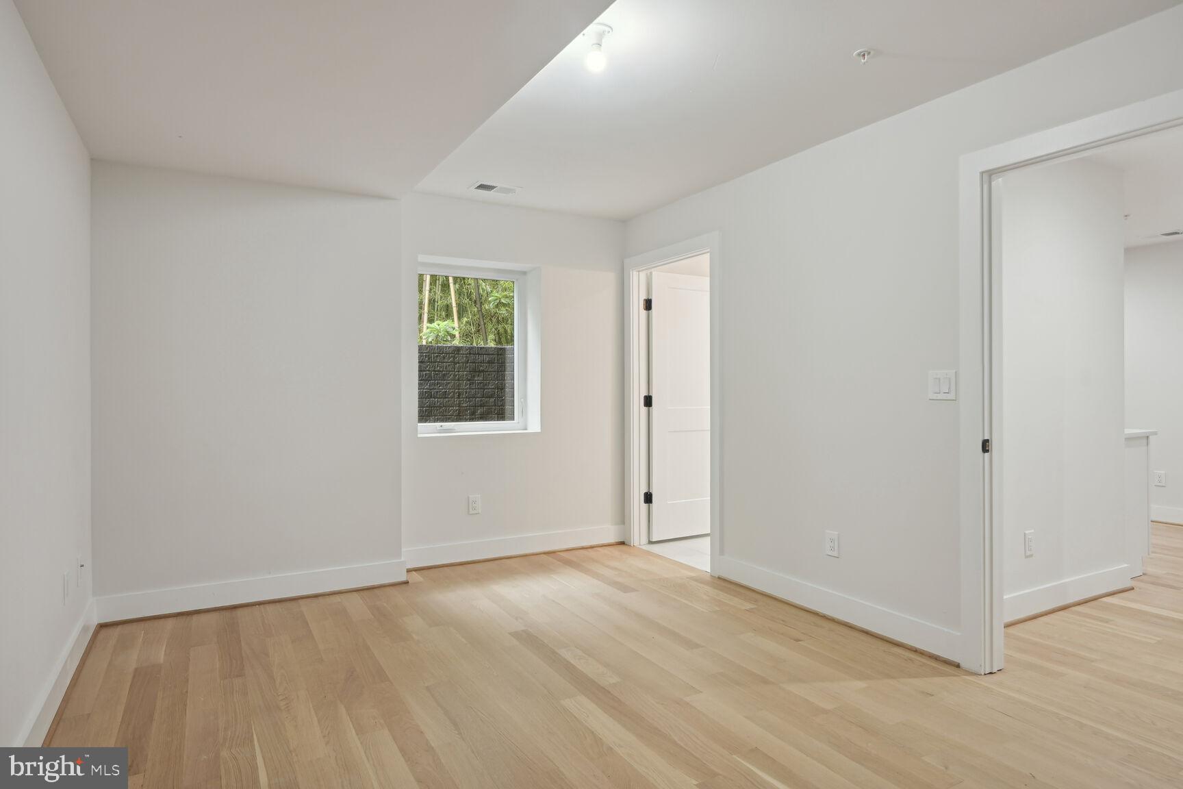 KENSINGTON - Residential