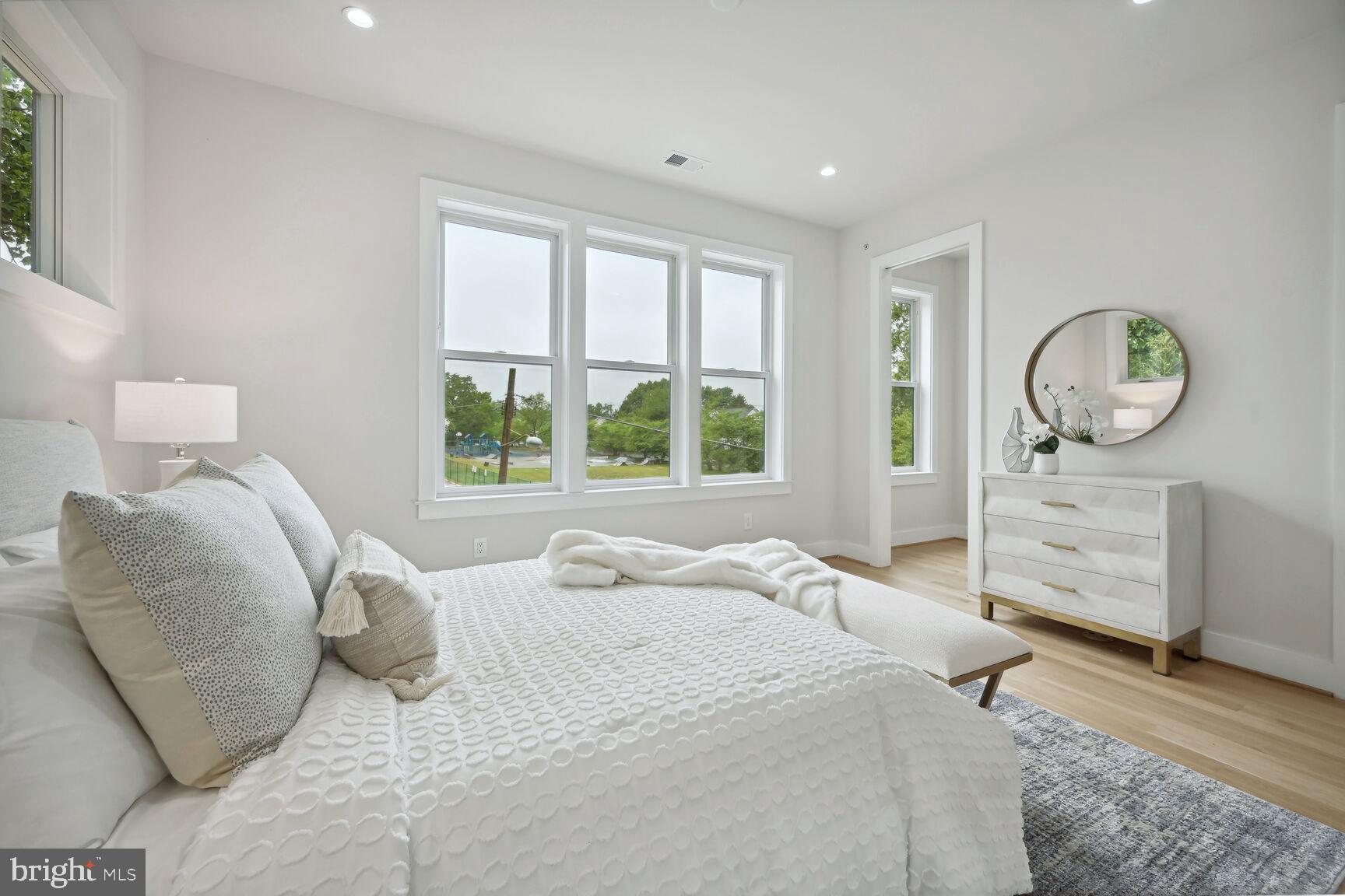 KENSINGTON - Residential