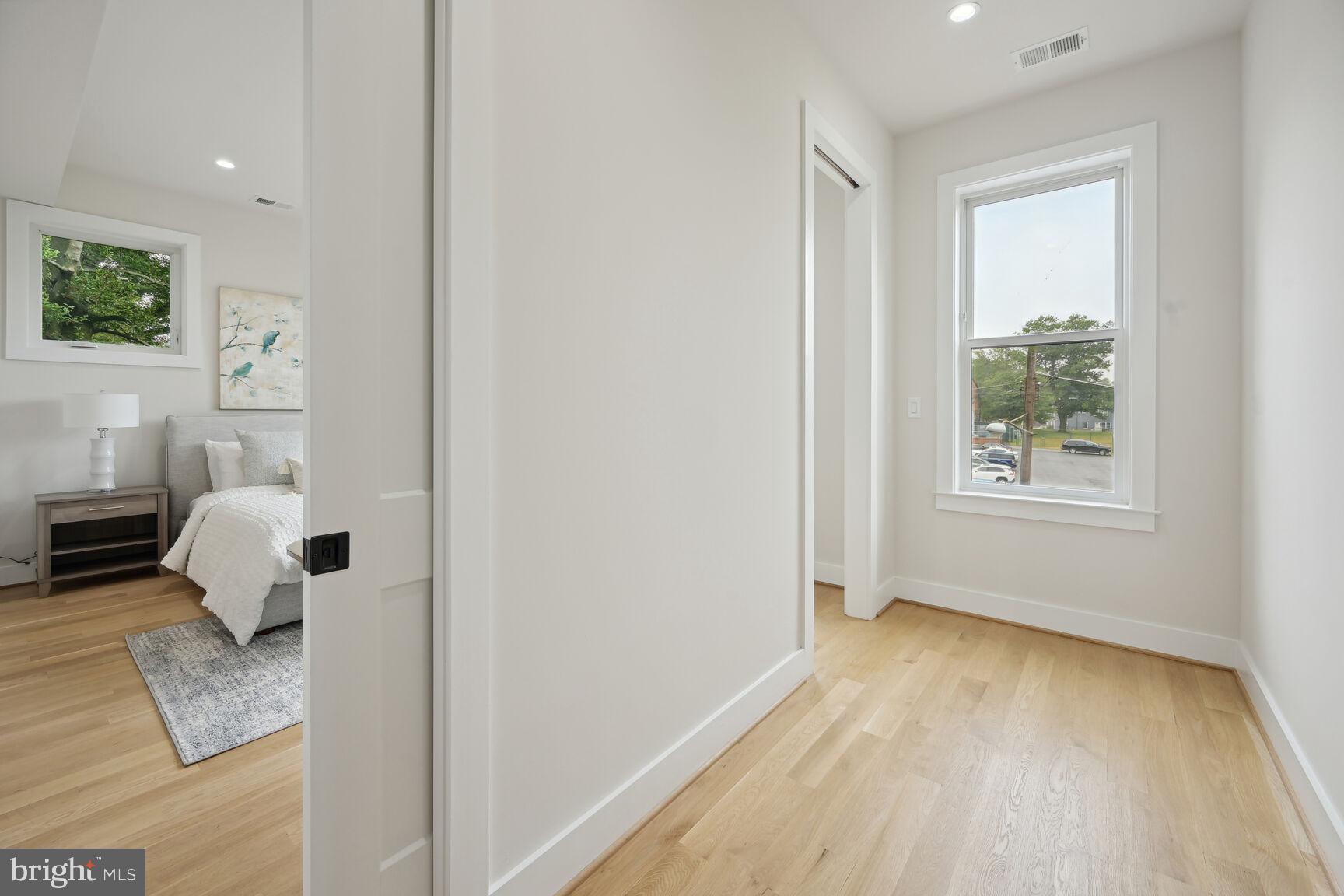 KENSINGTON - Residential