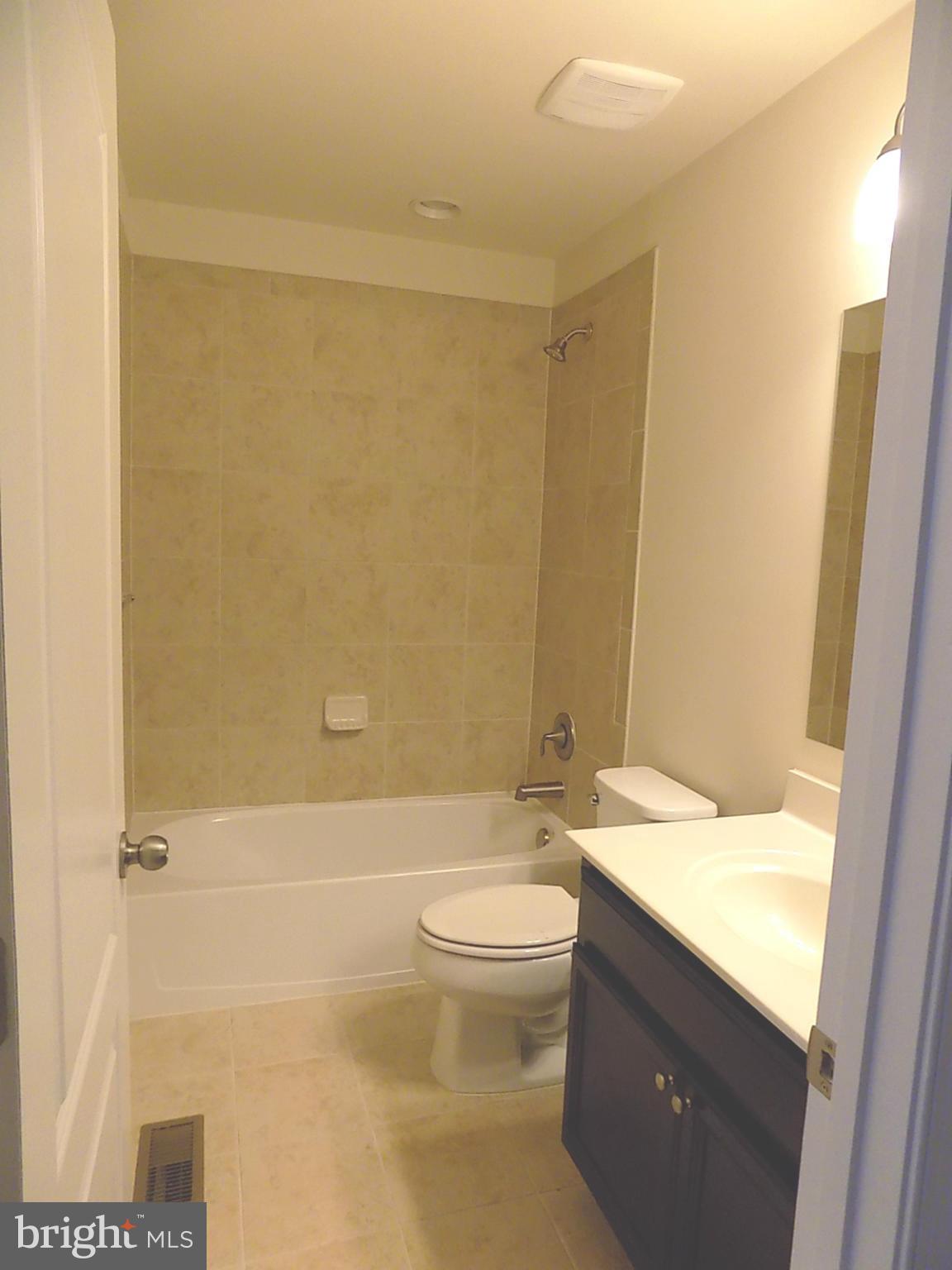 OXFORD SQUARE - Residential Lease