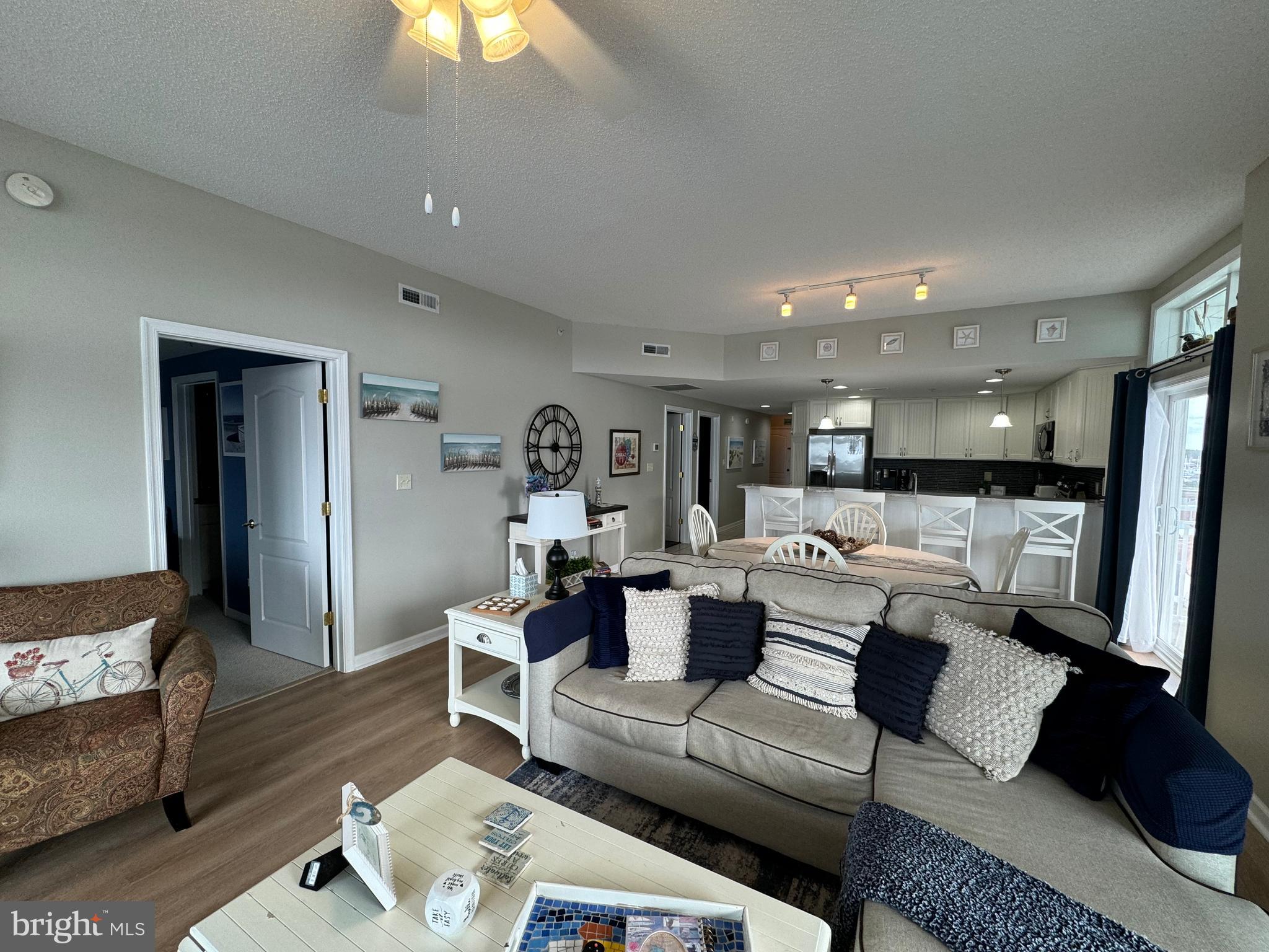 HARBOUR LIGHT CONDOS - Residential