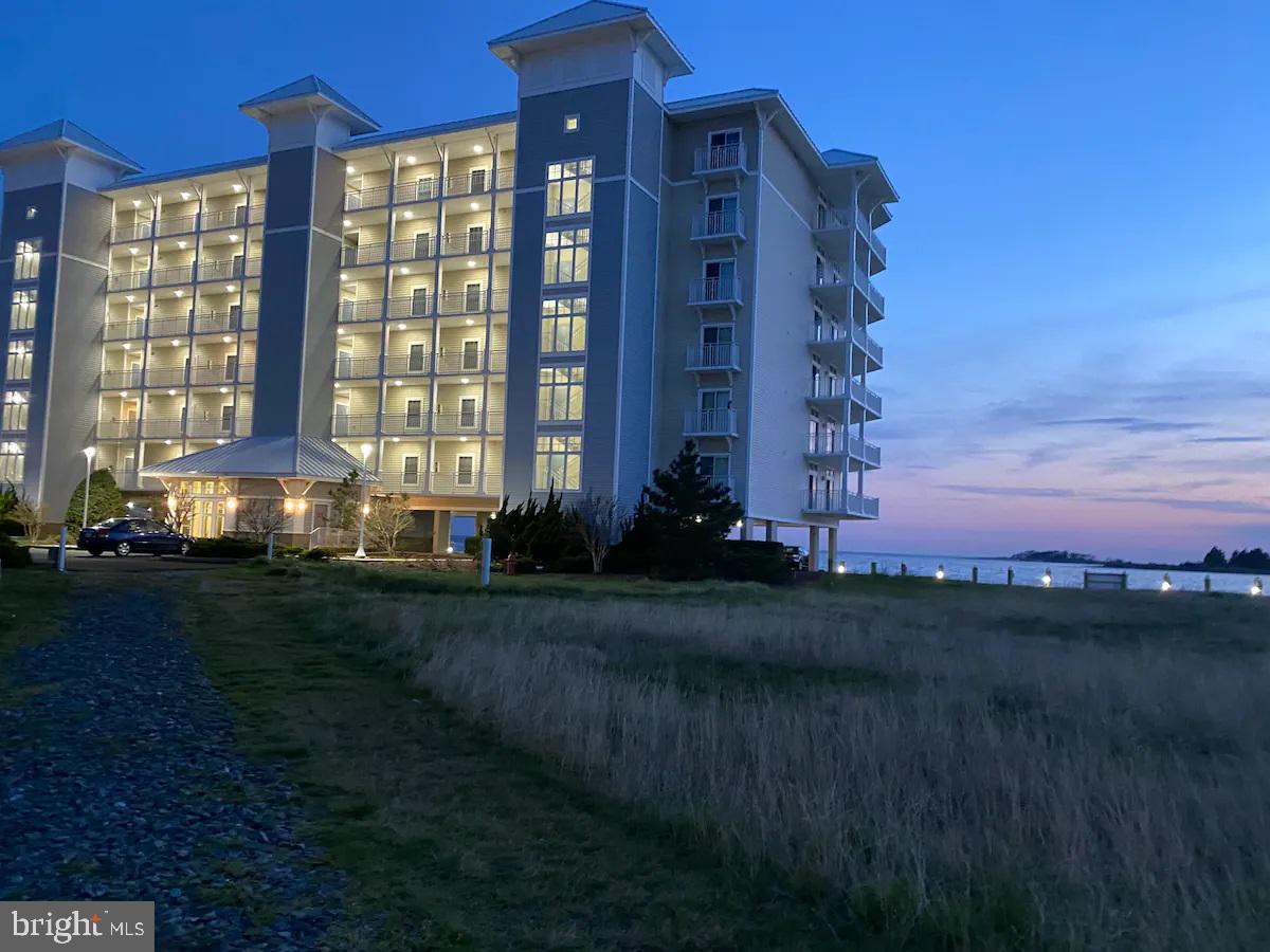 HARBOUR LIGHT CONDOS - Residential