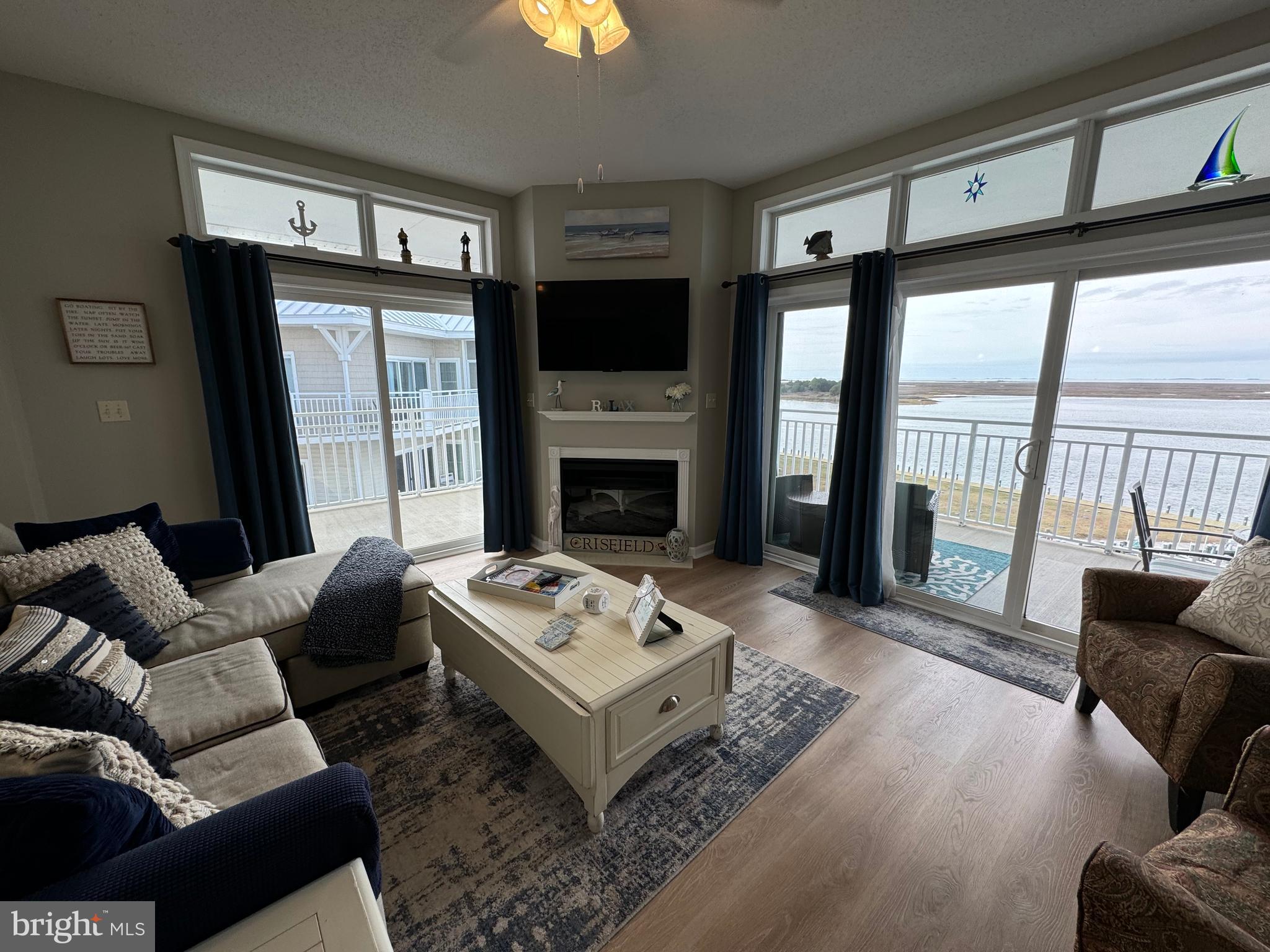 HARBOUR LIGHT CONDOS - Residential