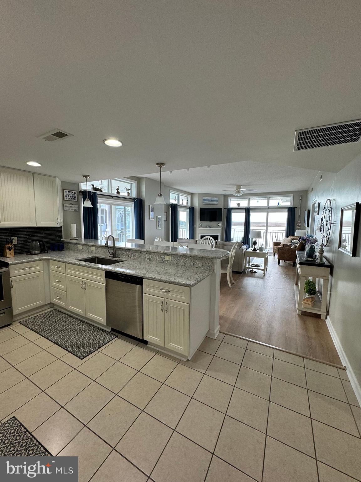 HARBOUR LIGHT CONDOS - Residential