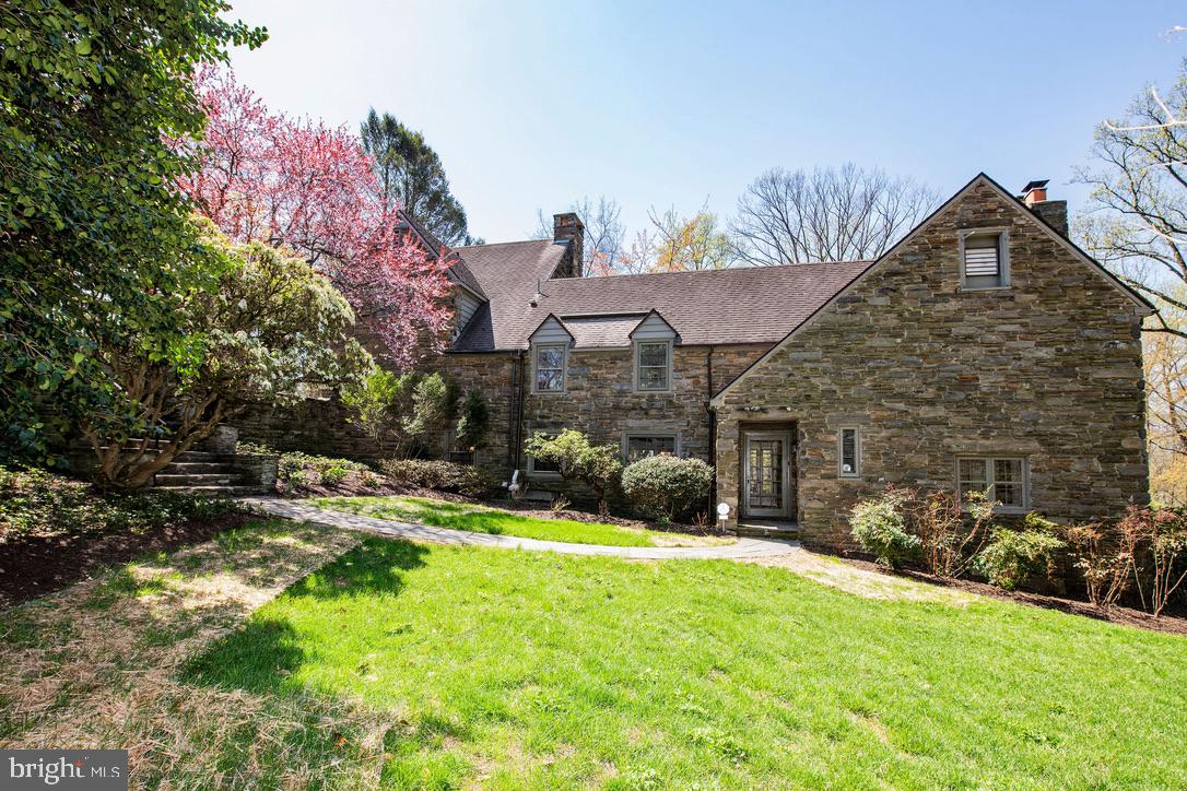 CHESTNUT HILL - Residential