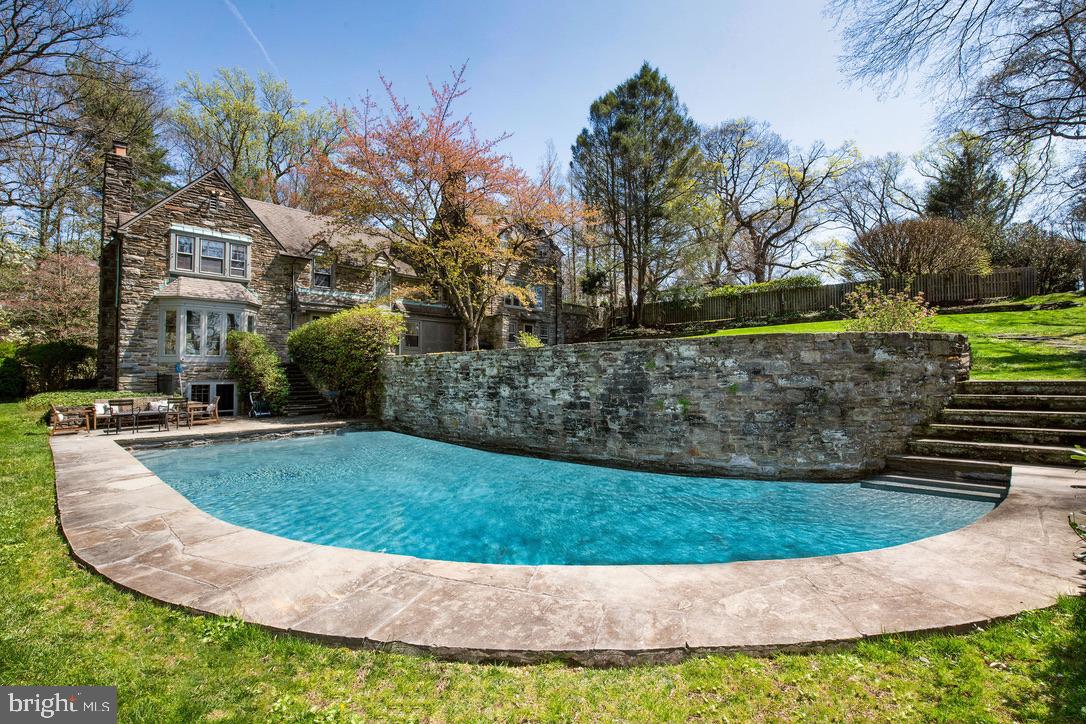 CHESTNUT HILL - Residential