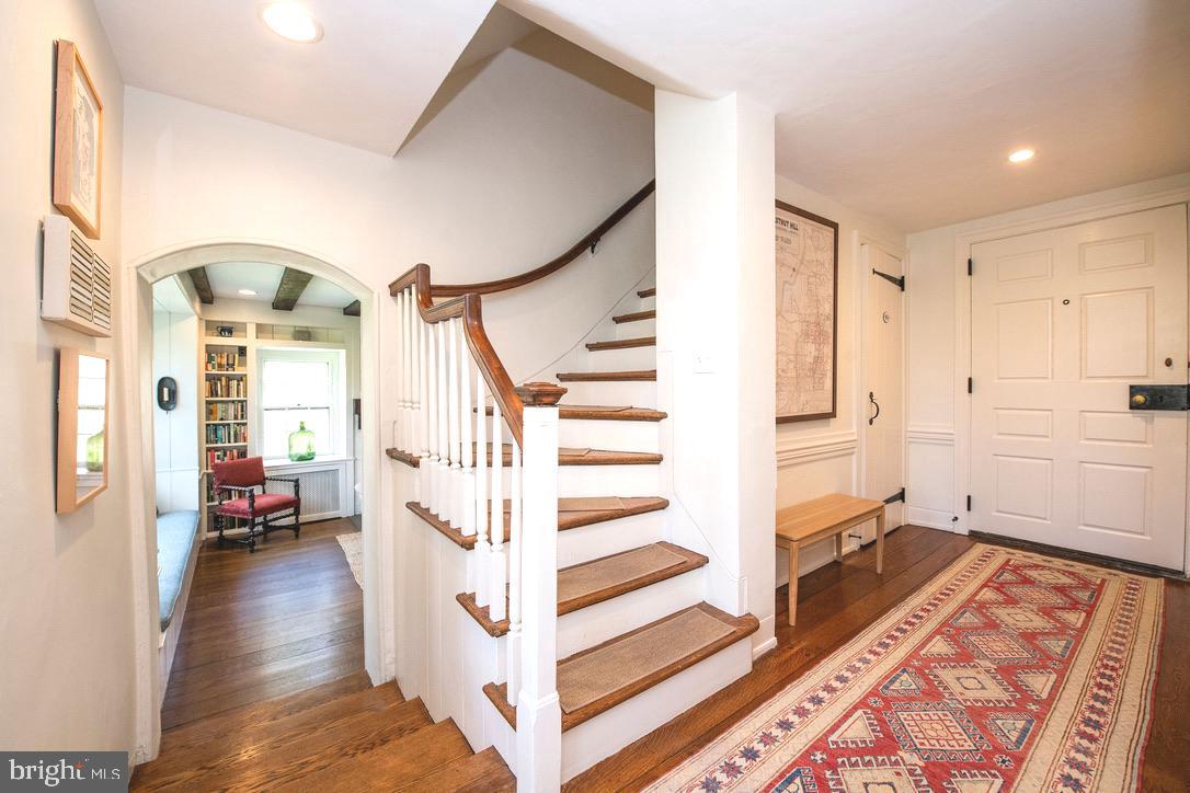 CHESTNUT HILL - Residential