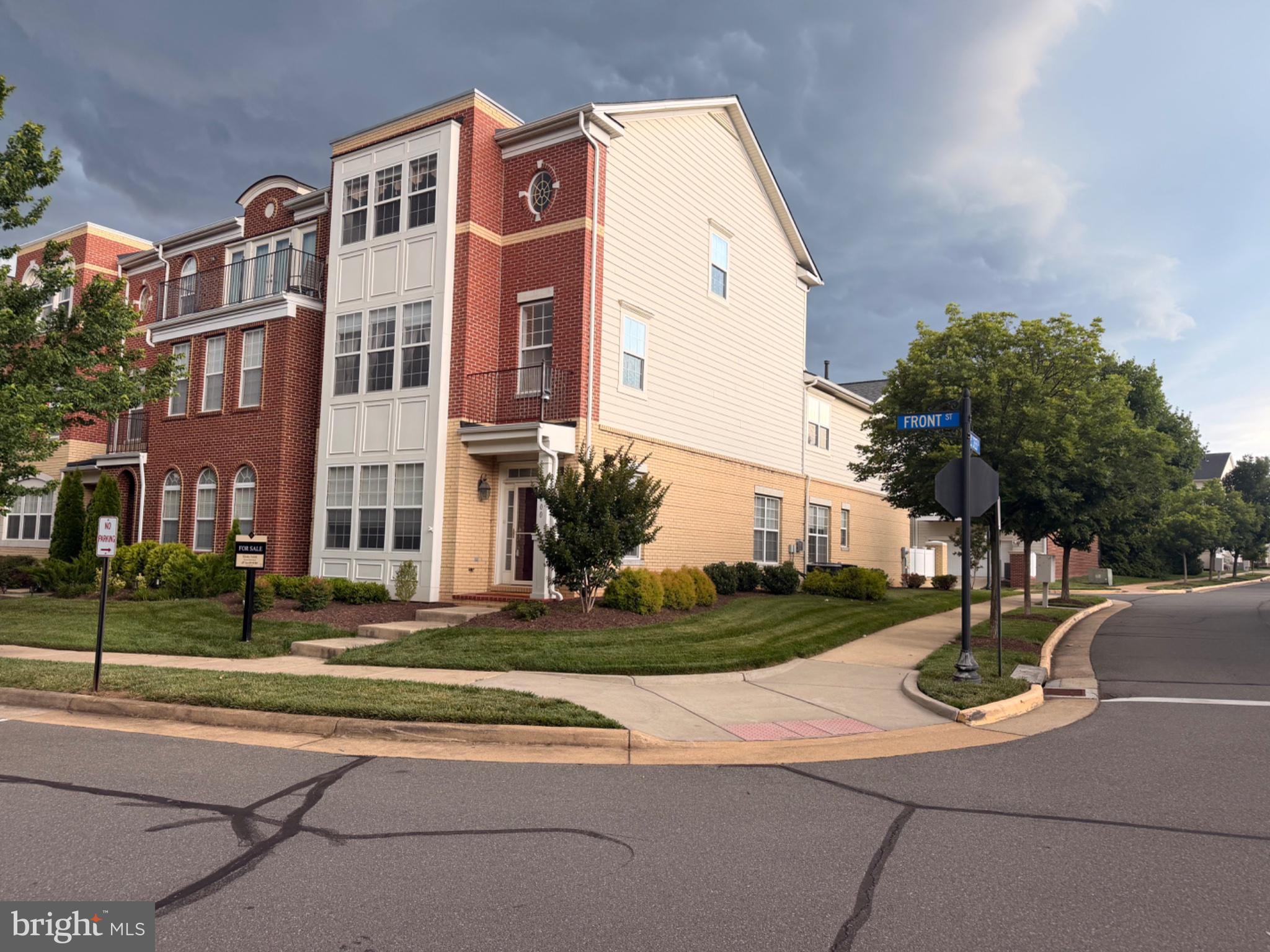 LANSDOWNE TOWN CENTER - Residential
