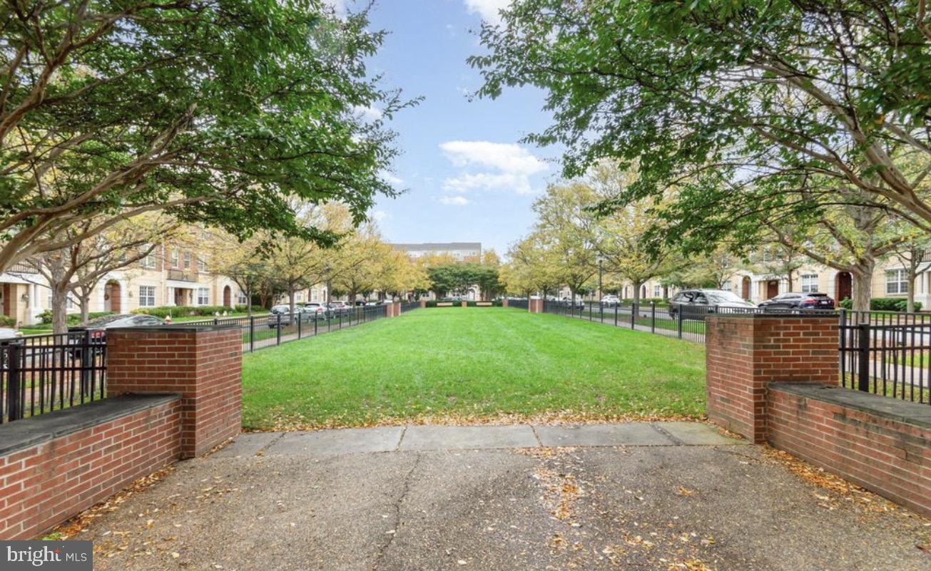 LANSDOWNE TOWN CENTER - Residential