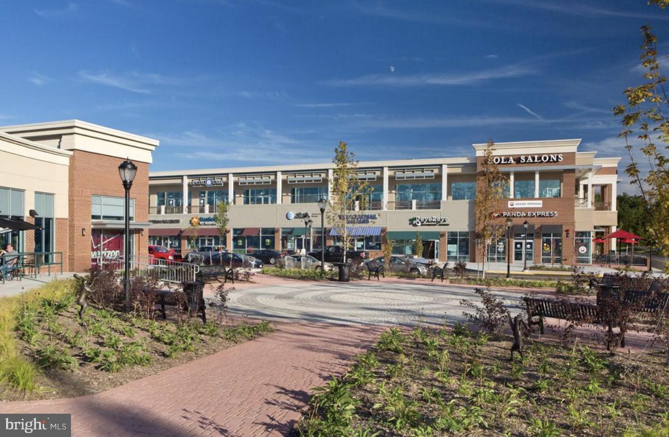 LANSDOWNE TOWN CENTER - Residential