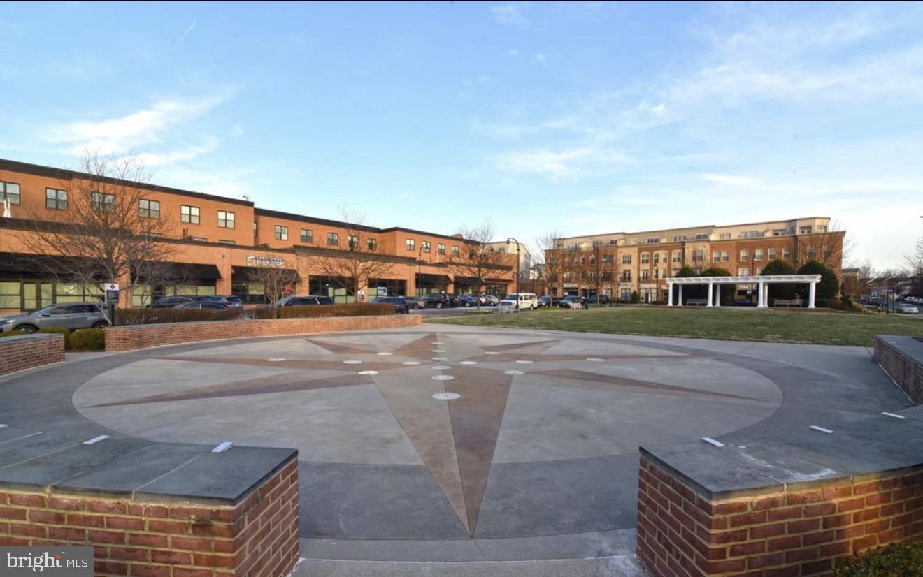 LANSDOWNE TOWN CENTER - Residential