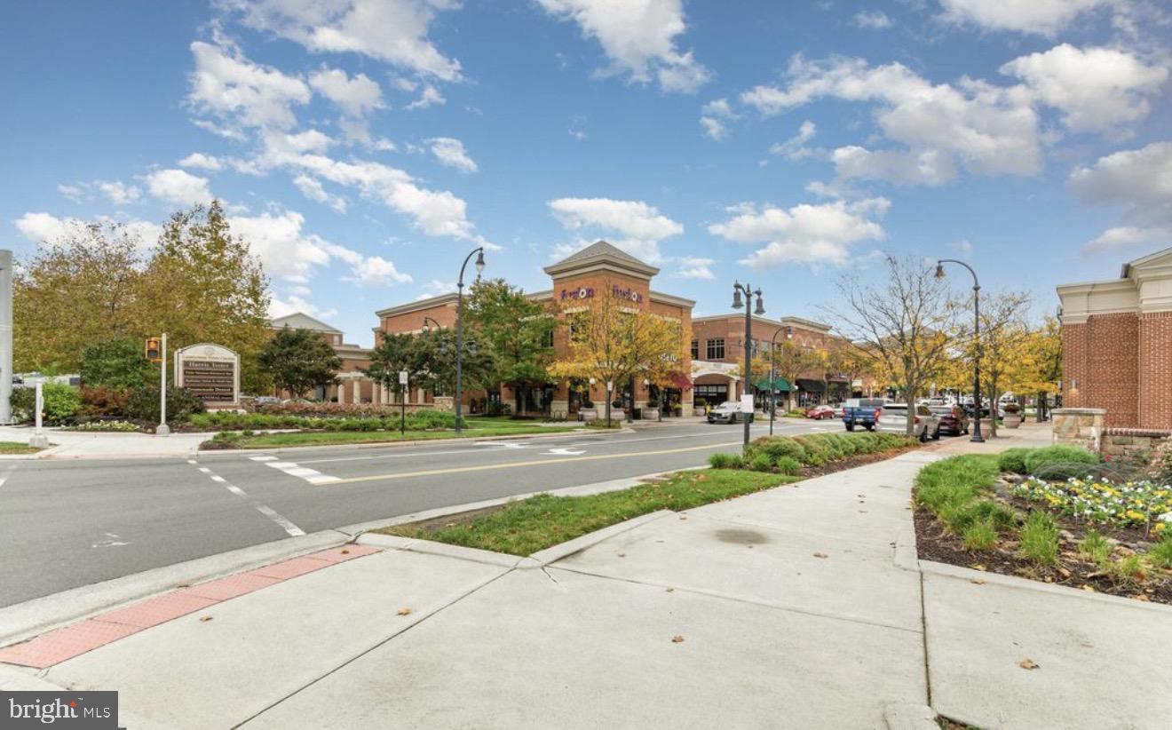LANSDOWNE TOWN CENTER - Residential