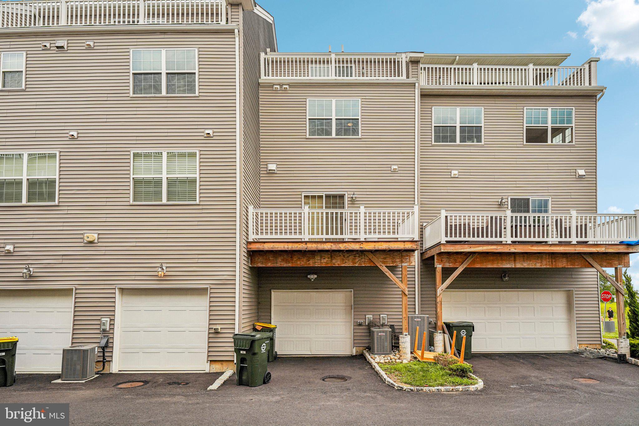 WATERSIDE - Residential