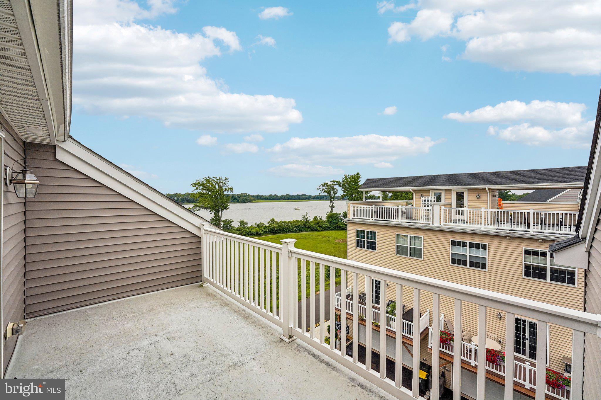 WATERSIDE - Residential