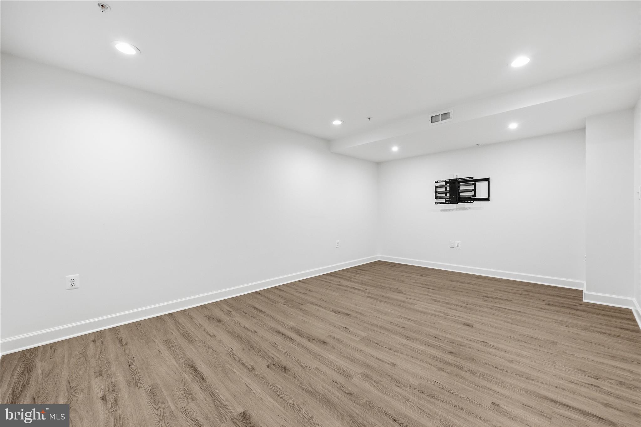 WOODRIDGE AT LAKE LINGANORE - Residential