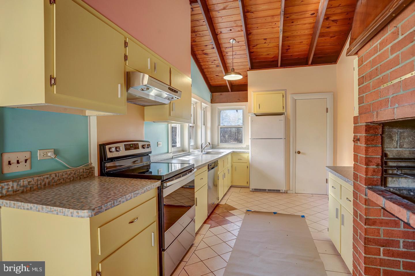 SKYLINE ESTATES - Residential
