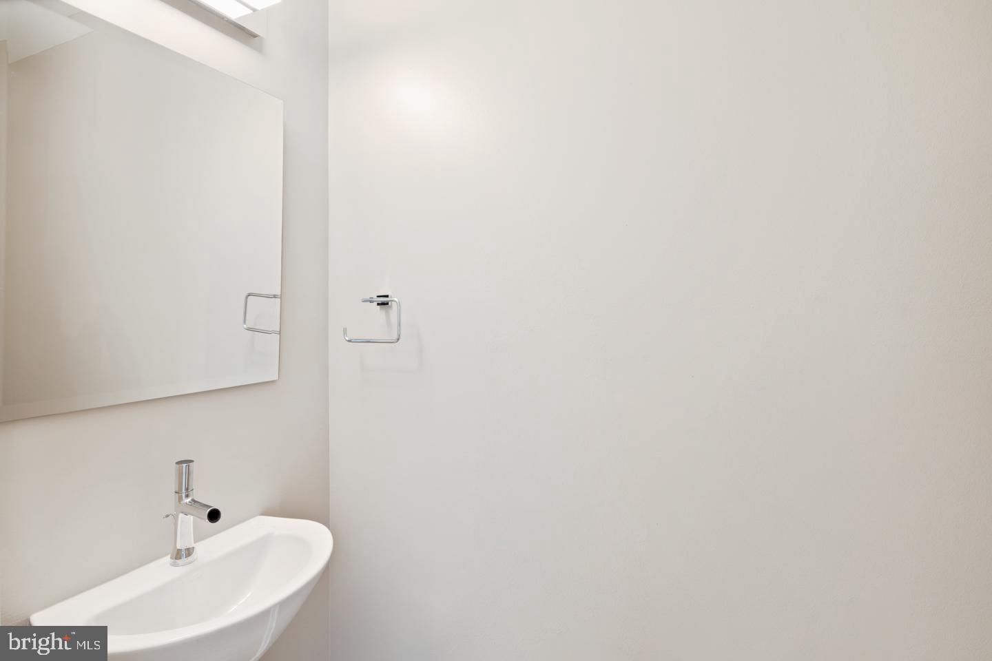 LOGAN SQUARE - Residential