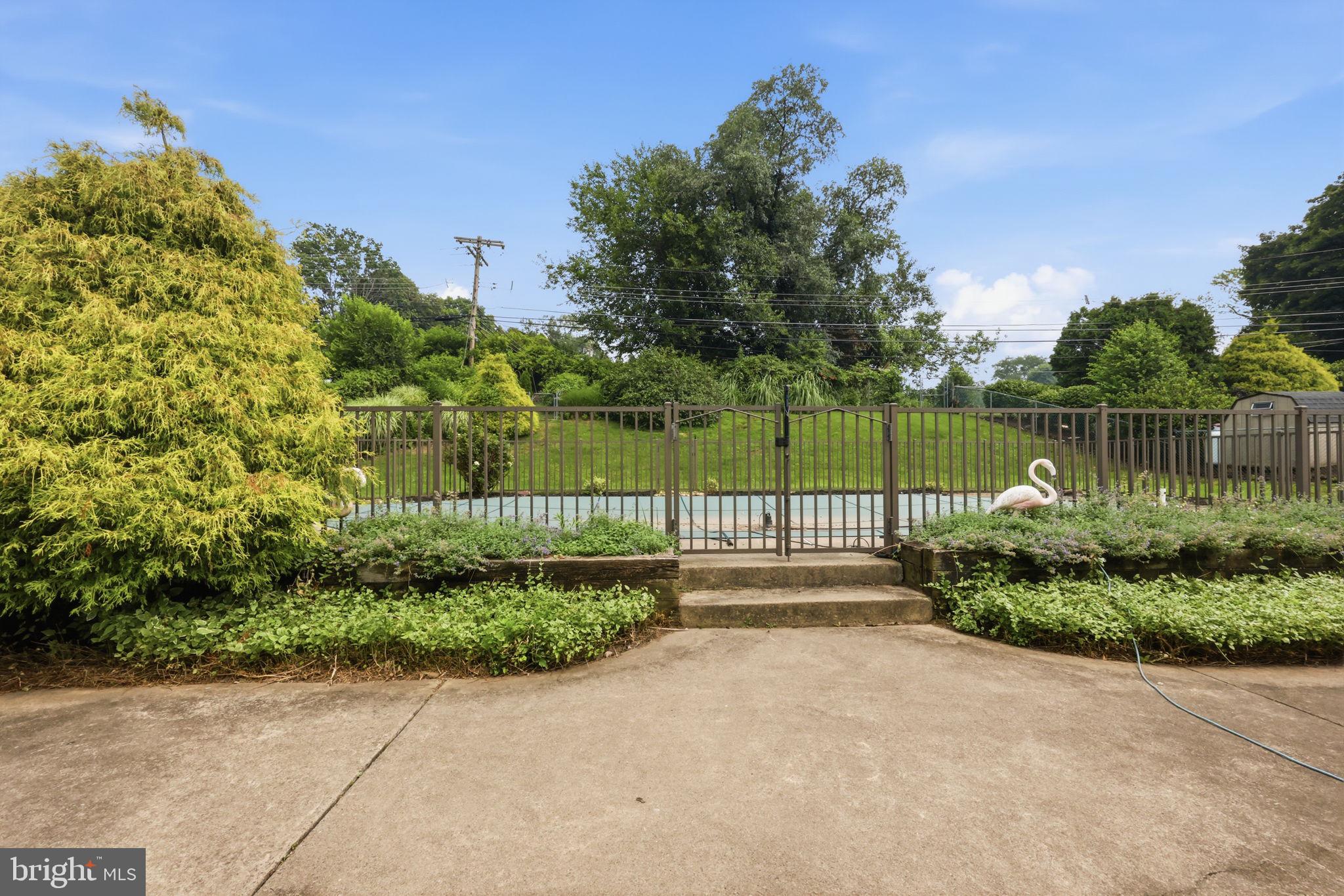 FORSYTHIA GATE - Residential