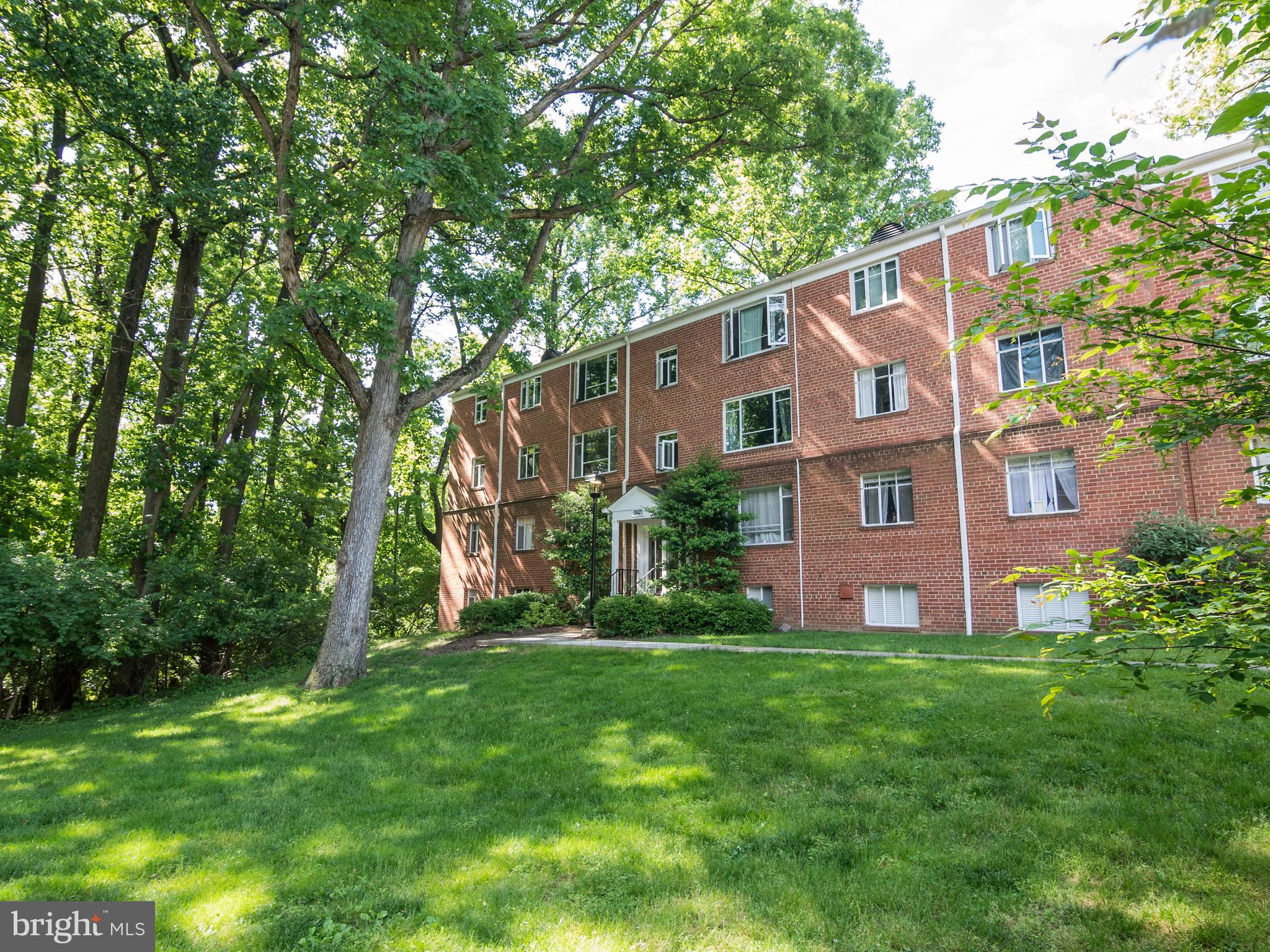 INVESTOR OPPORTUNITY! A 3 BEDROOM CONDO IN BETHESDA THAT IS LITERALLY STEPS TO METRO! REFINISHED WOOD FLOORS. UPDATED KITCHEN AND BATHROOM. CENTRAL AC. THIS IS AVAILABLE FOR INVESTORS ONLY. ASSUME A ONE YEAR AT $1940 PER MONTH GOING UNTIL 8/31/2020.