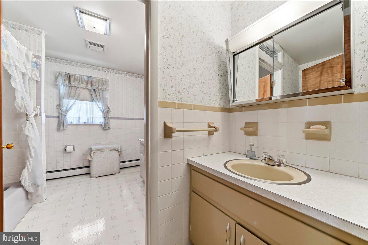 KENILWORTH - Residential