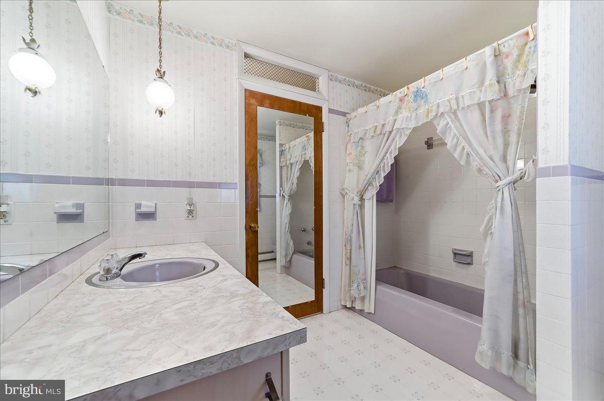 KENILWORTH - Residential