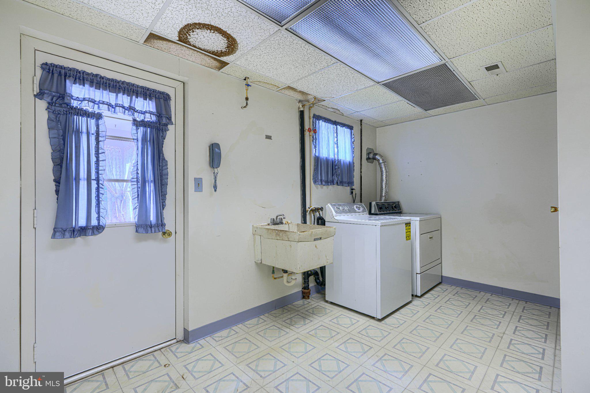 STRAWBRIDGE ESTATES - Residential