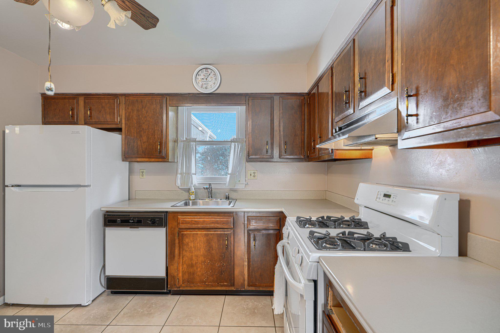 STRAWBRIDGE ESTATES - Residential