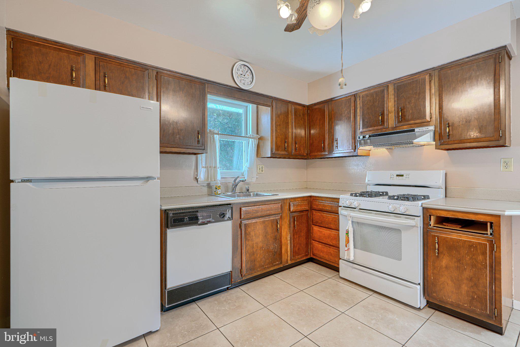 STRAWBRIDGE ESTATES - Residential