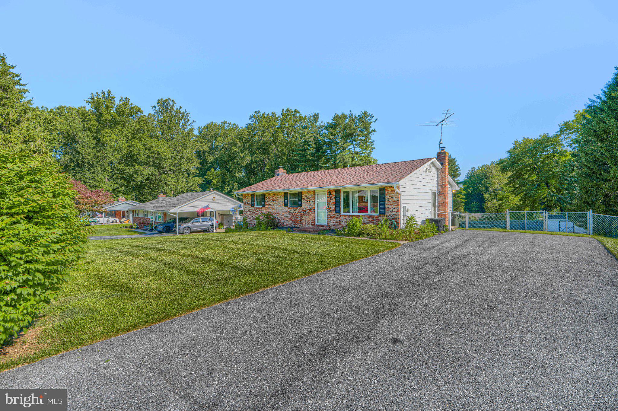 STRAWBRIDGE ESTATES - Residential